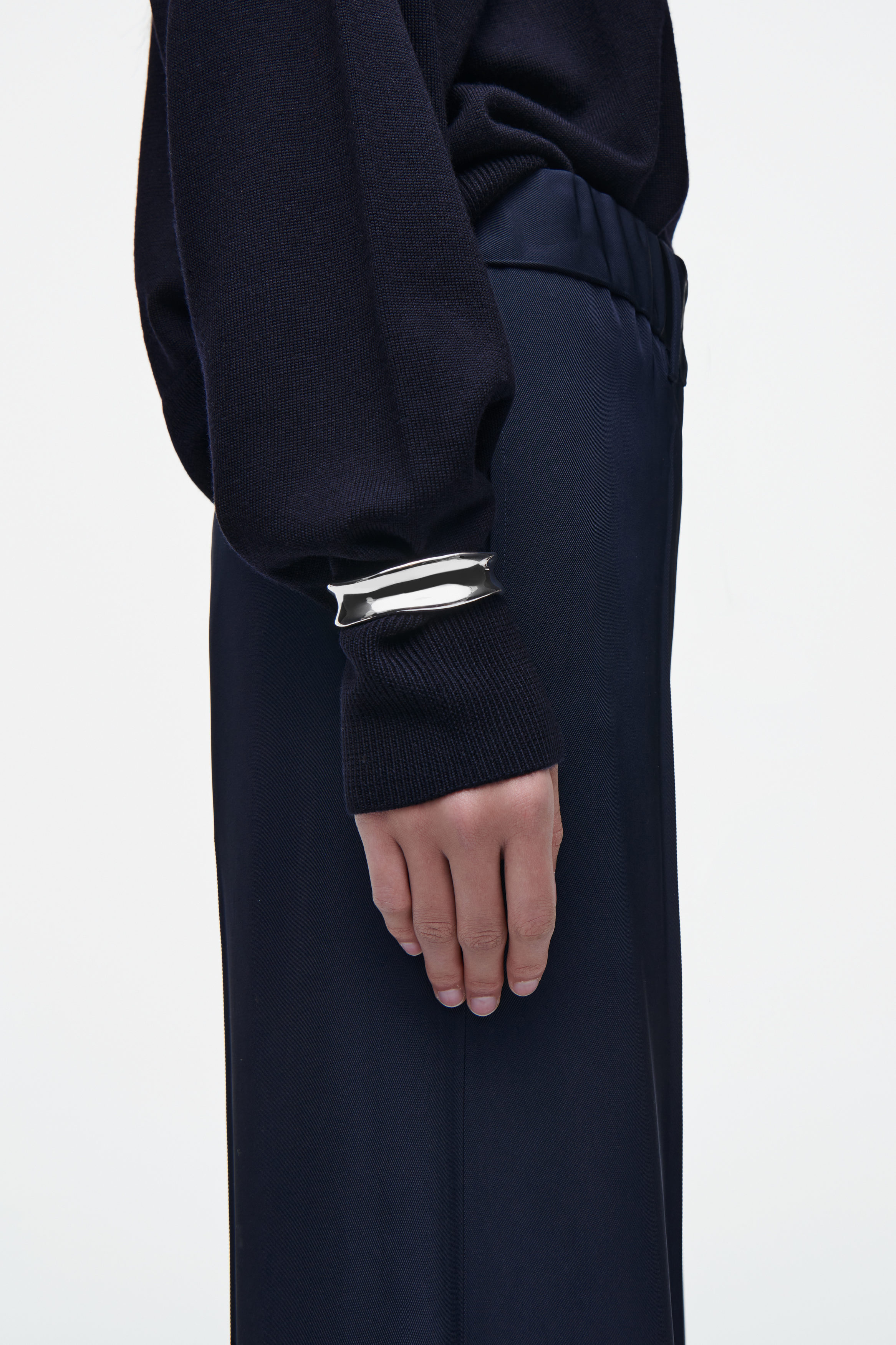 SLIM SCULPTED CUFF