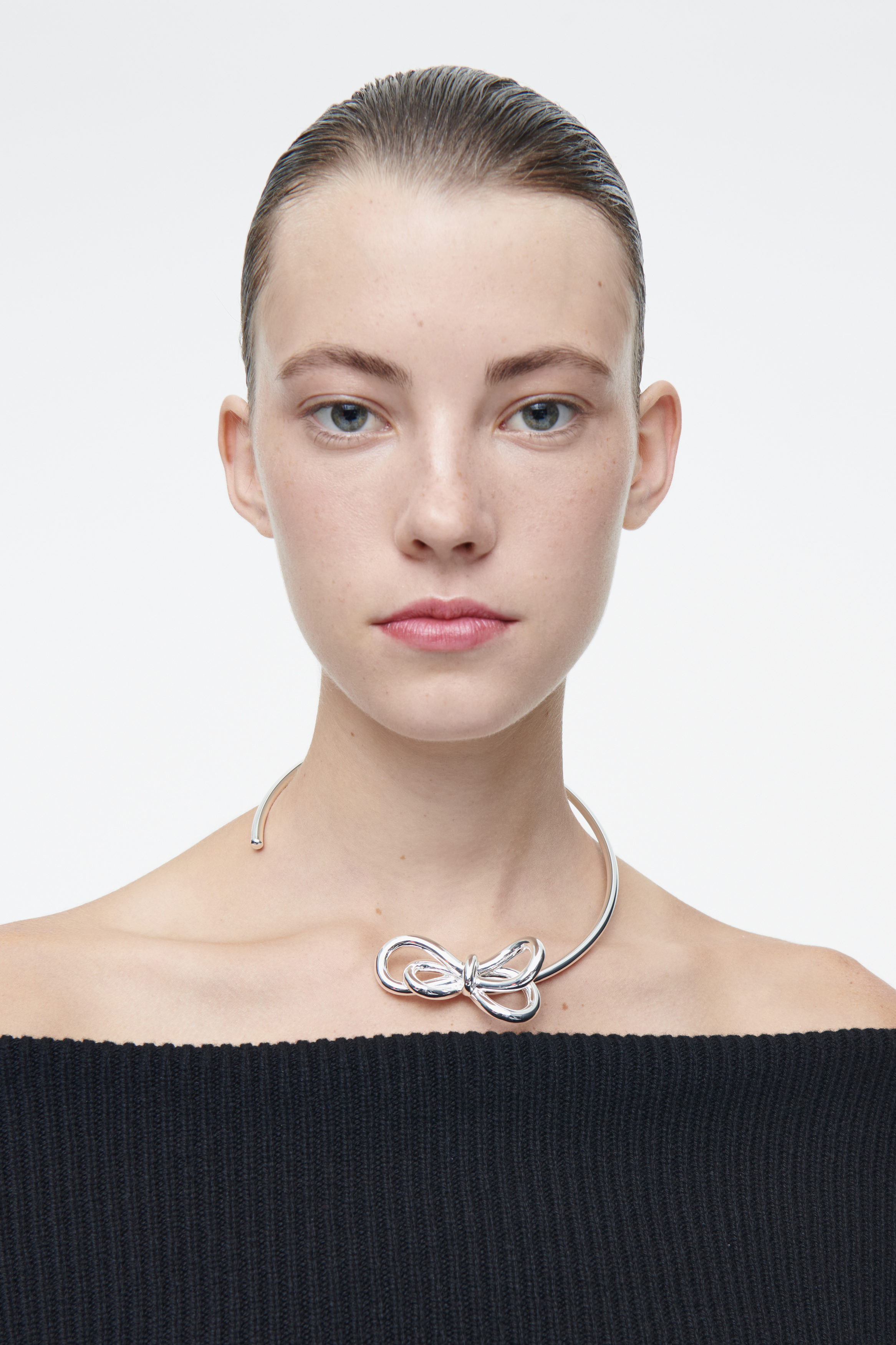 KNOTTED BOW CHOKER
