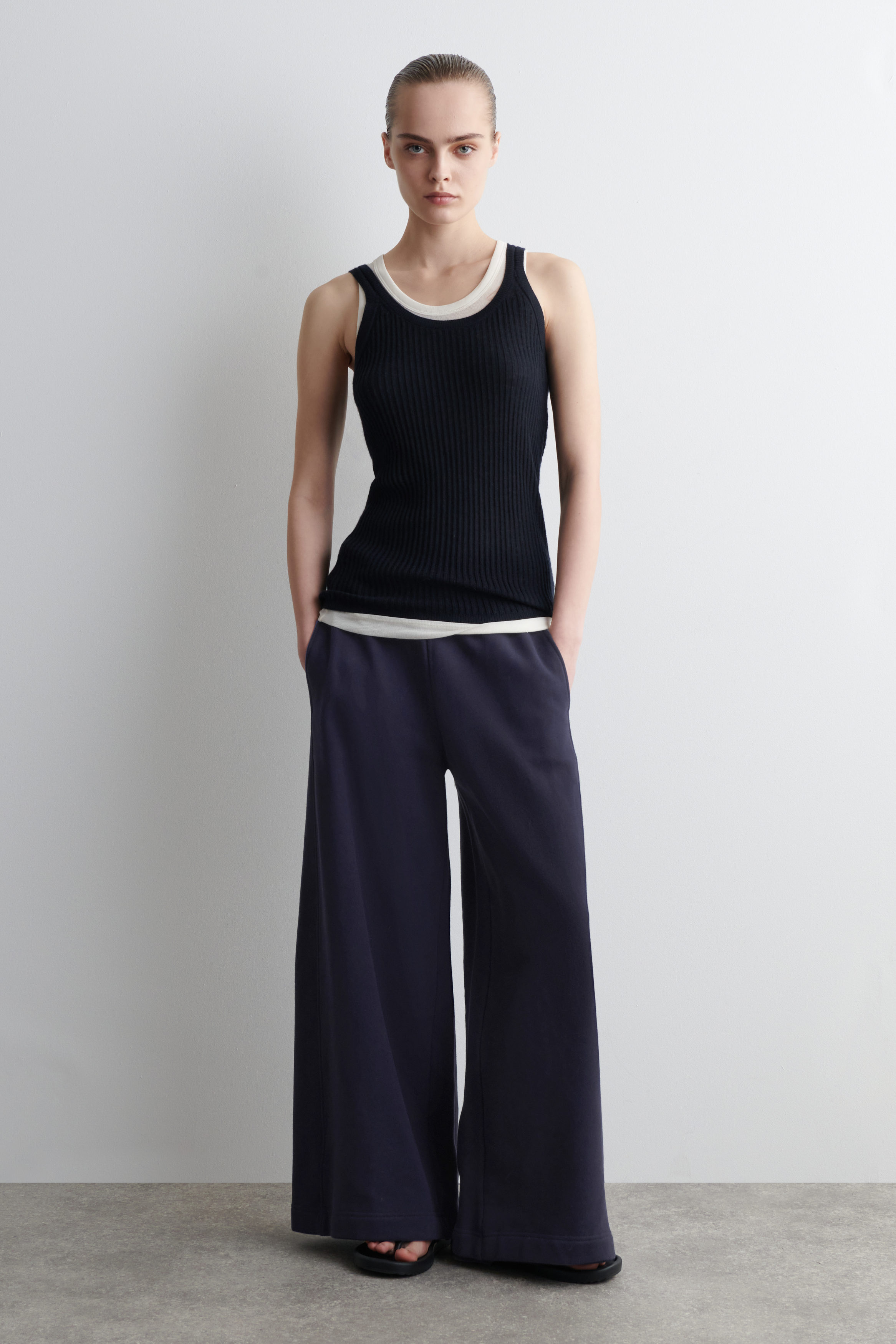 【KOOLOSET】Relaxed Brushed Wide Jogger Pants BRUSHED-COTTON WIDE-LEG JOGGERS - NAVY | COS