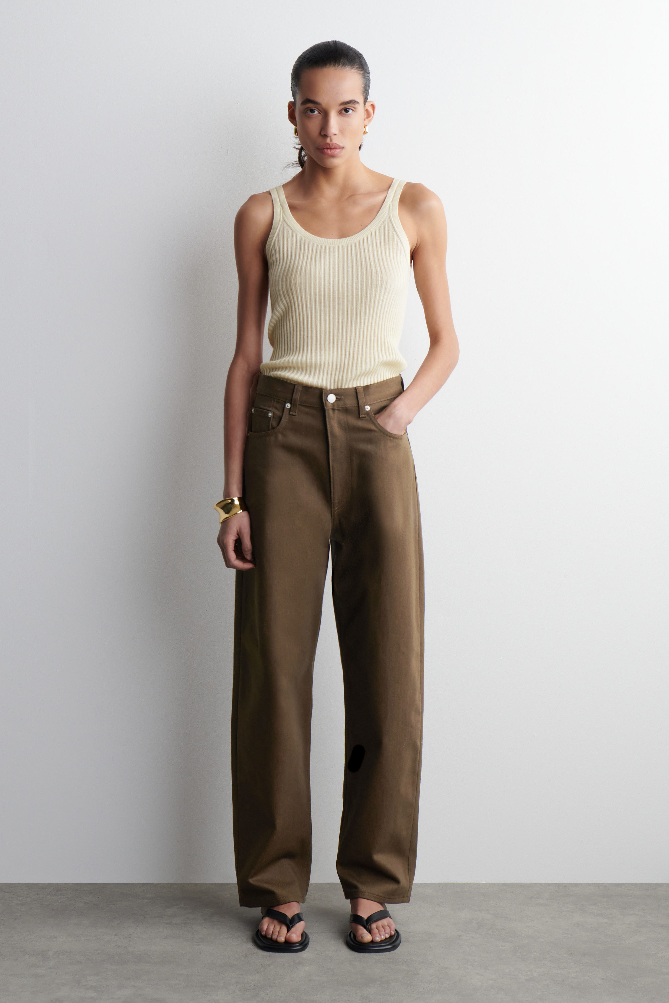 BAY BARREL-LEG JEANS - BROWN | COS
