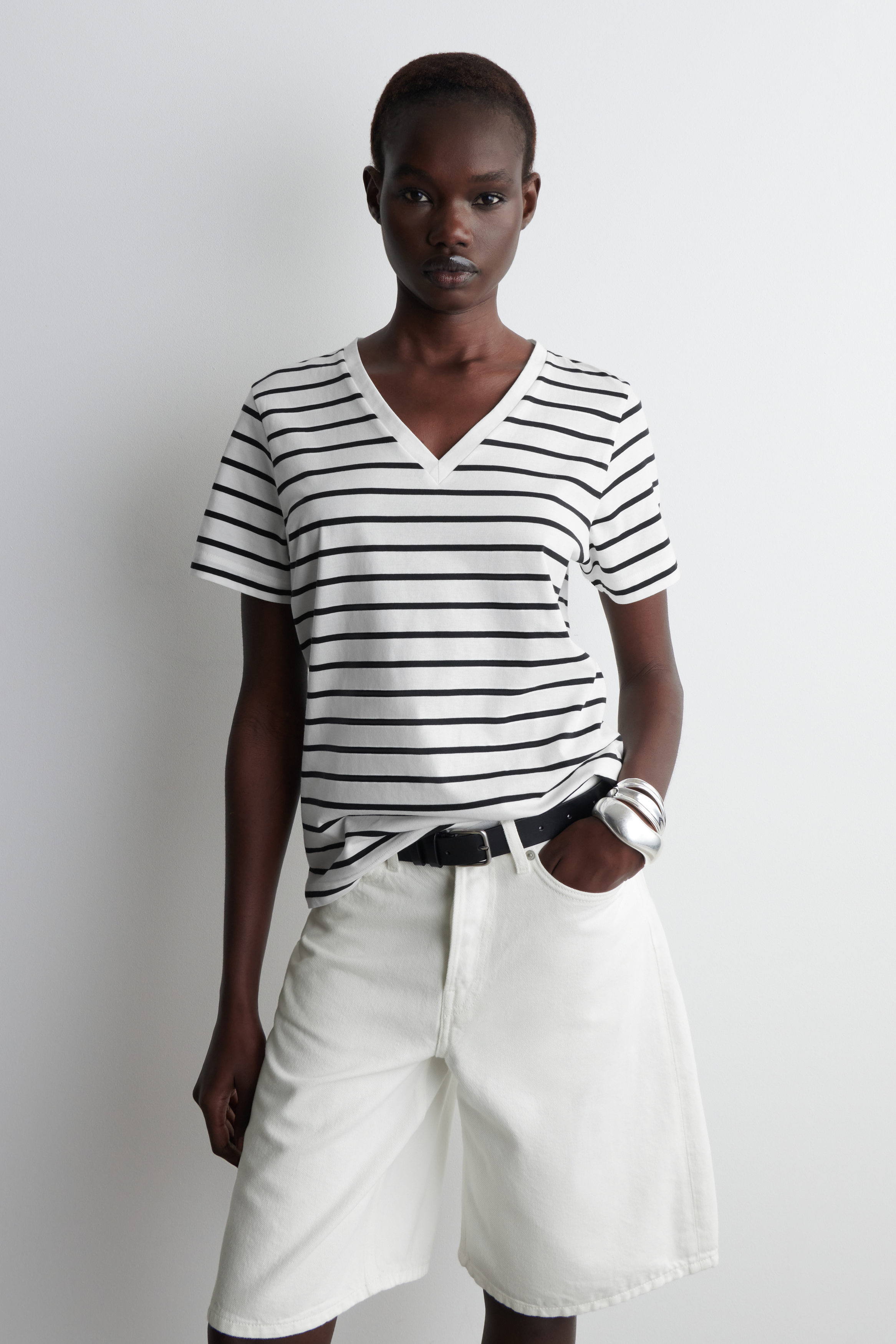 売れ筋商品|||マルコポーロ デニム Tシャツ レディース トップス V NECK - Basic T-shirt - white V-NECK COTTON T-SHIRT - WHITE / STRIPED | COS