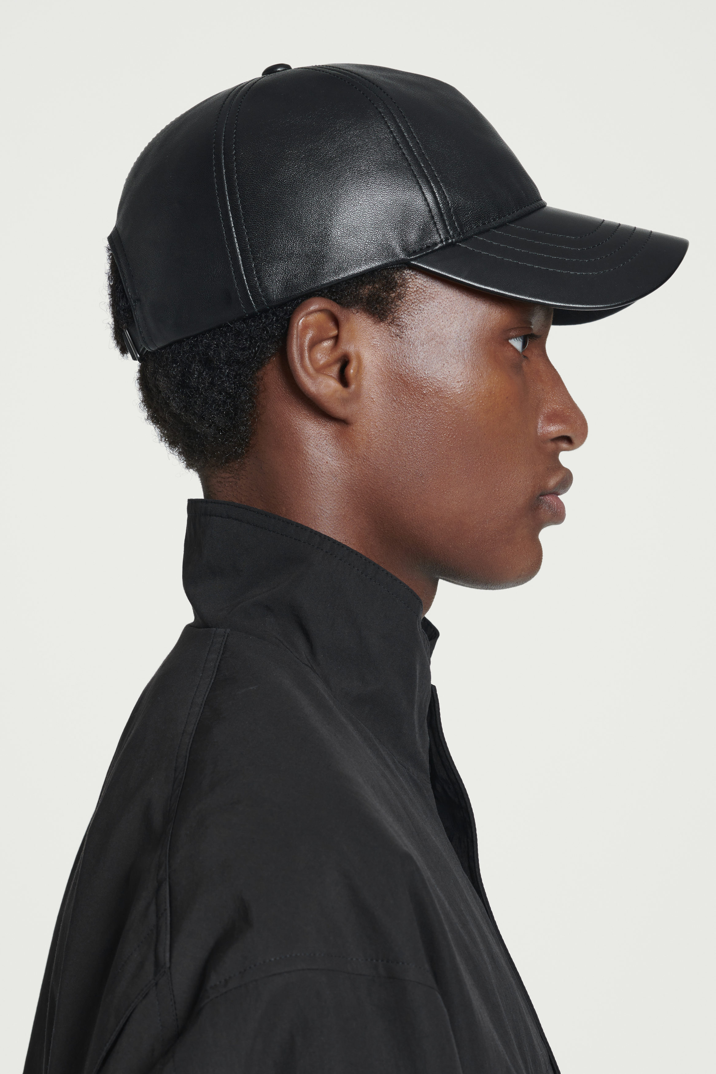 LEATHER BASEBALL CAP - BLACK | COS