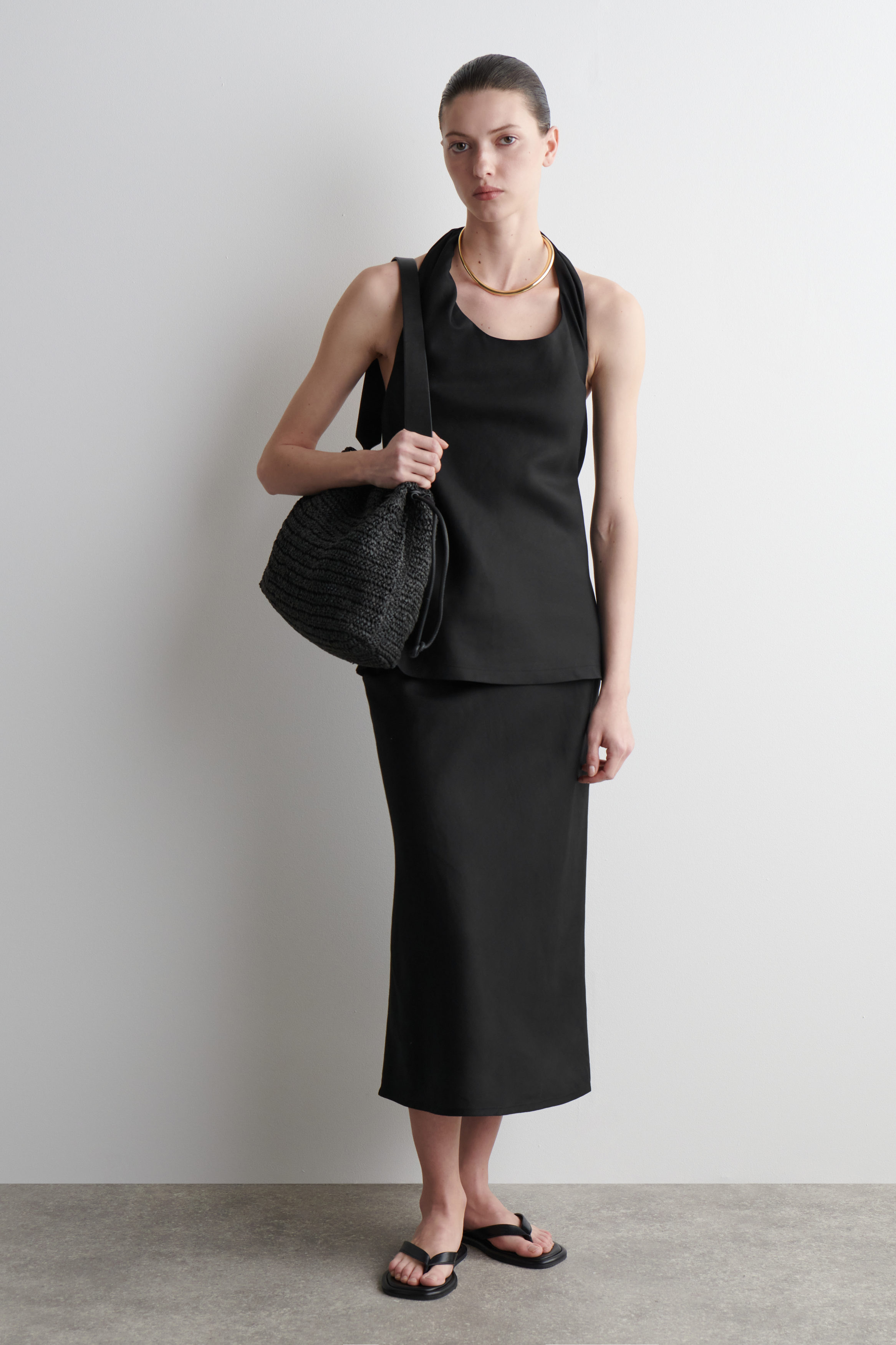 【COS】CAVATELLI CLUTCH BAG - STRAWストローバッグ CAVATELLI CLUTCH BAG - STRAW - BLACK