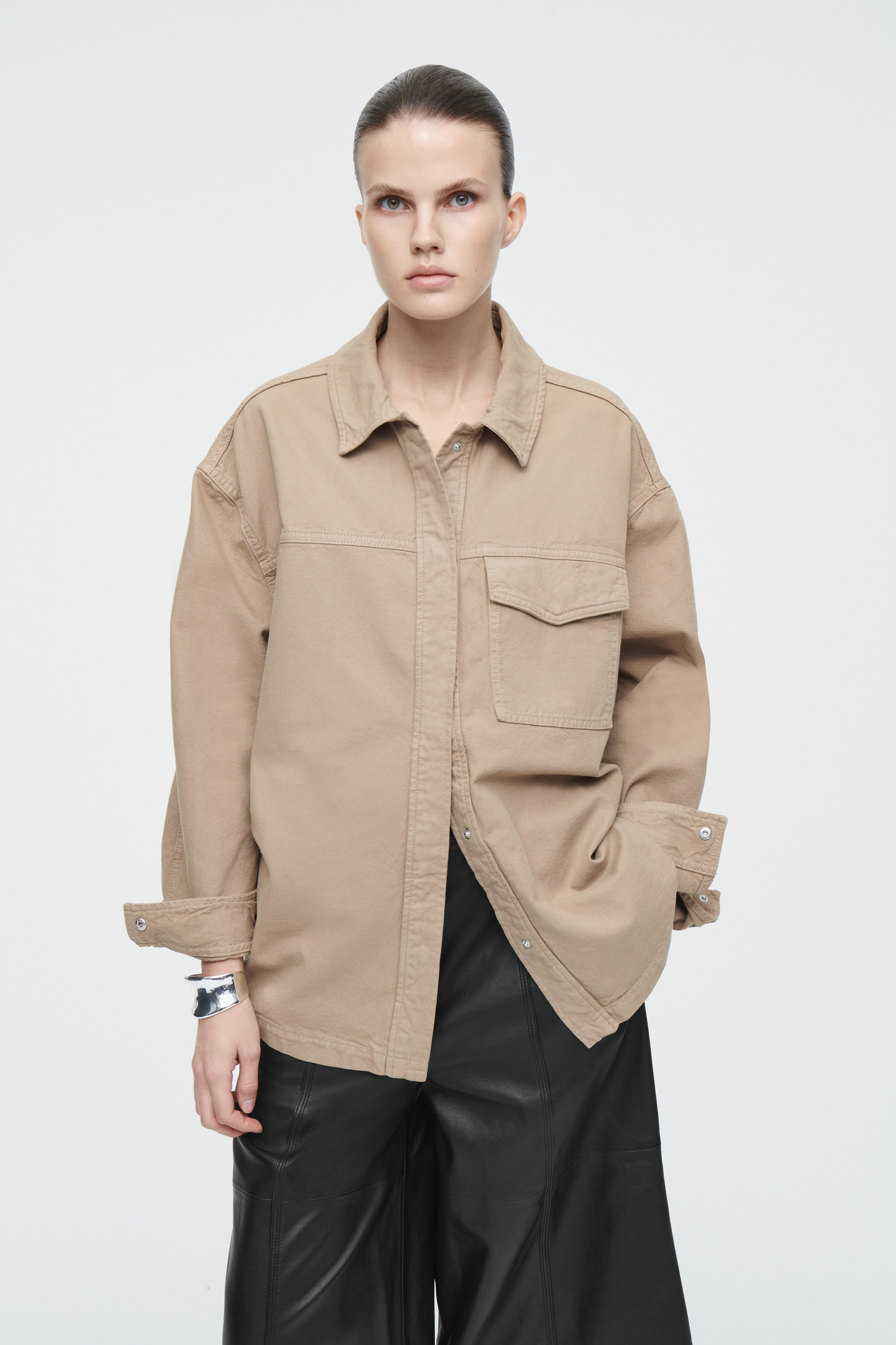 OVERSIZED WORKWEAR OVERSHIRT - KHAKI OVERSIZED WORKWEAR OVERSHIRT - KHAKI