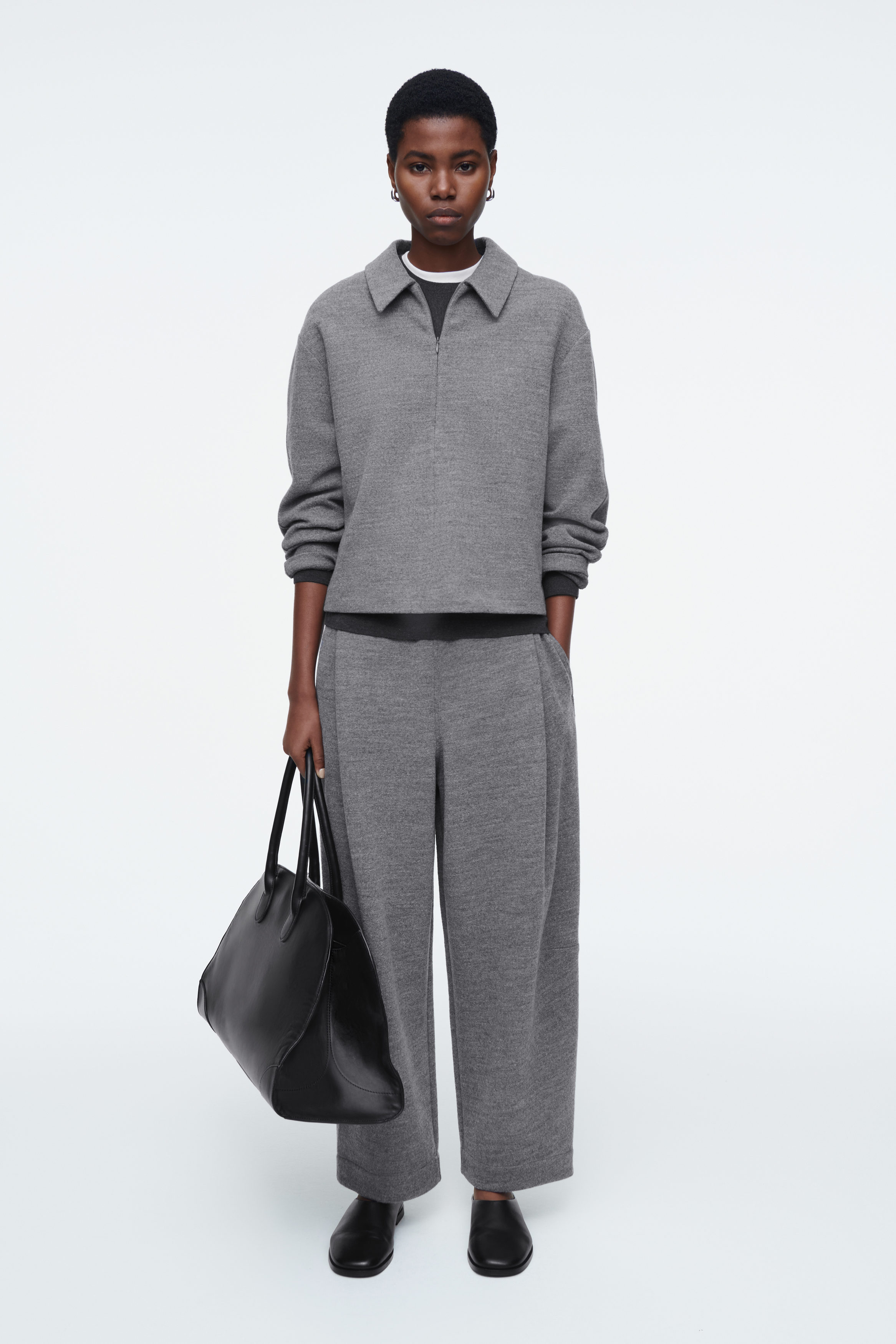 ボトムスその他 QUELLEDUE Grey melange wool trousers BOILED-WOOL BARREL-LEG TROUSERS - GREY MÉLANGE | COS