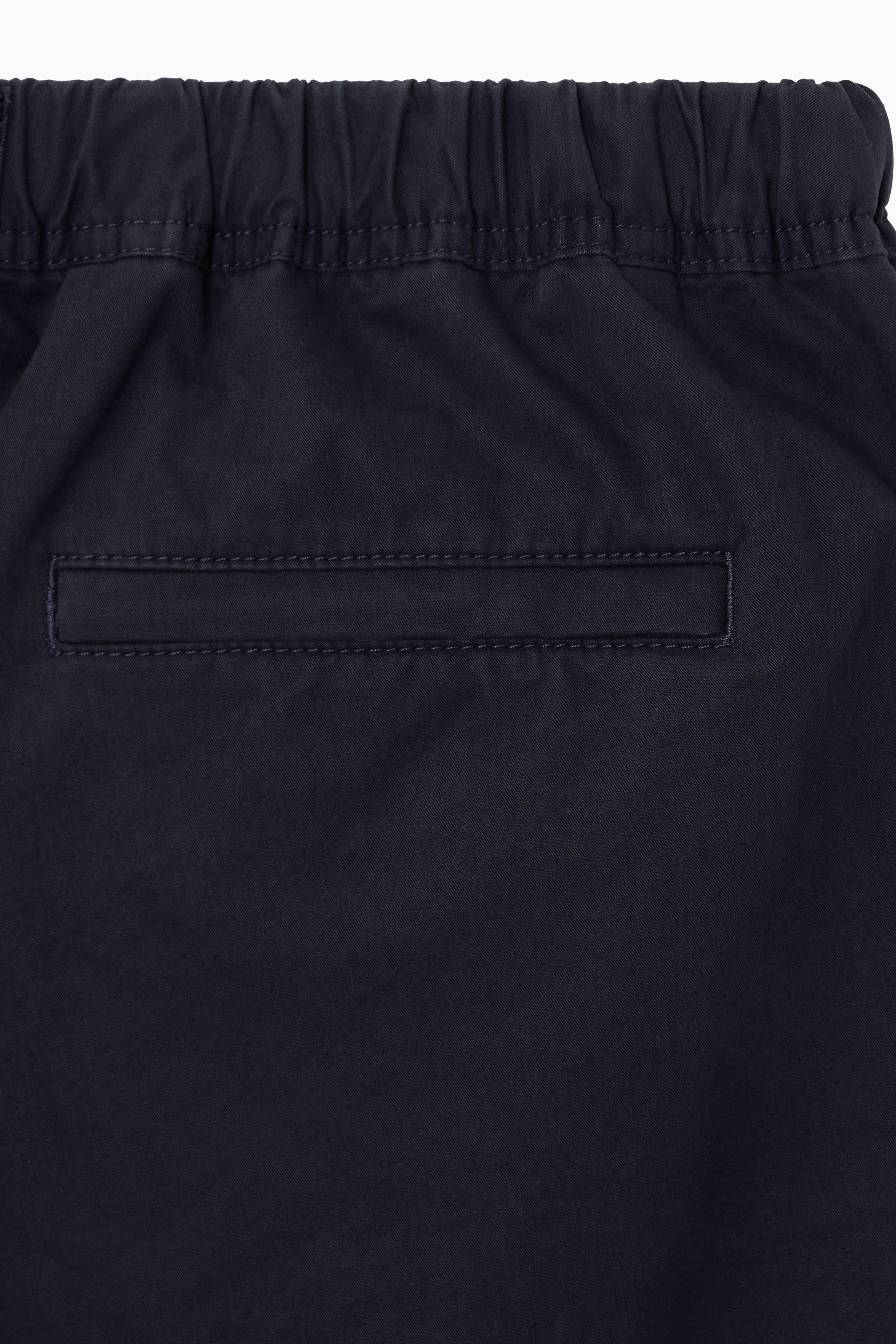 BUCKLED UTILITY SHORTS - NAVY BLUE | COS
