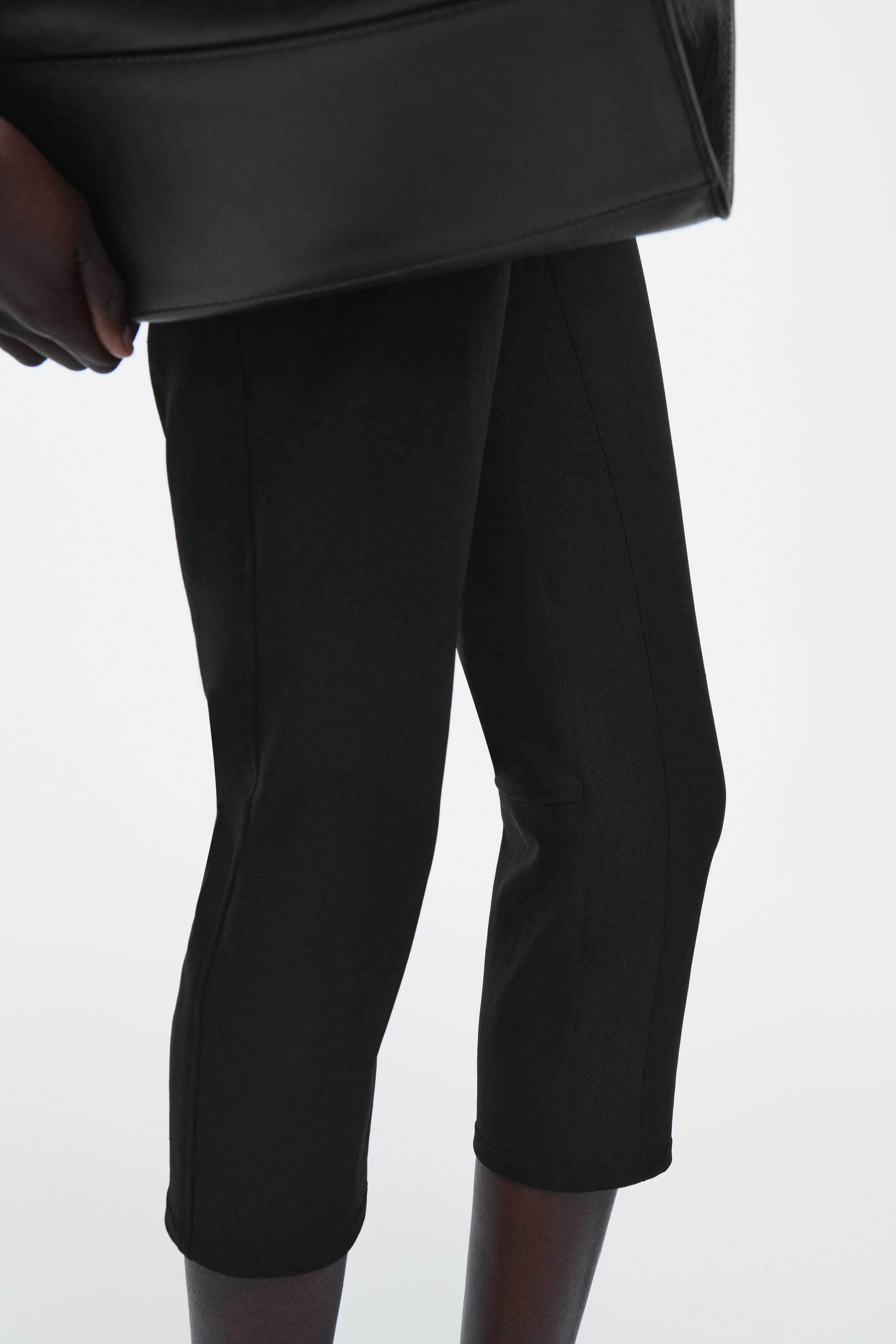 SLIM CAPRI PANTS - BLACK | COS