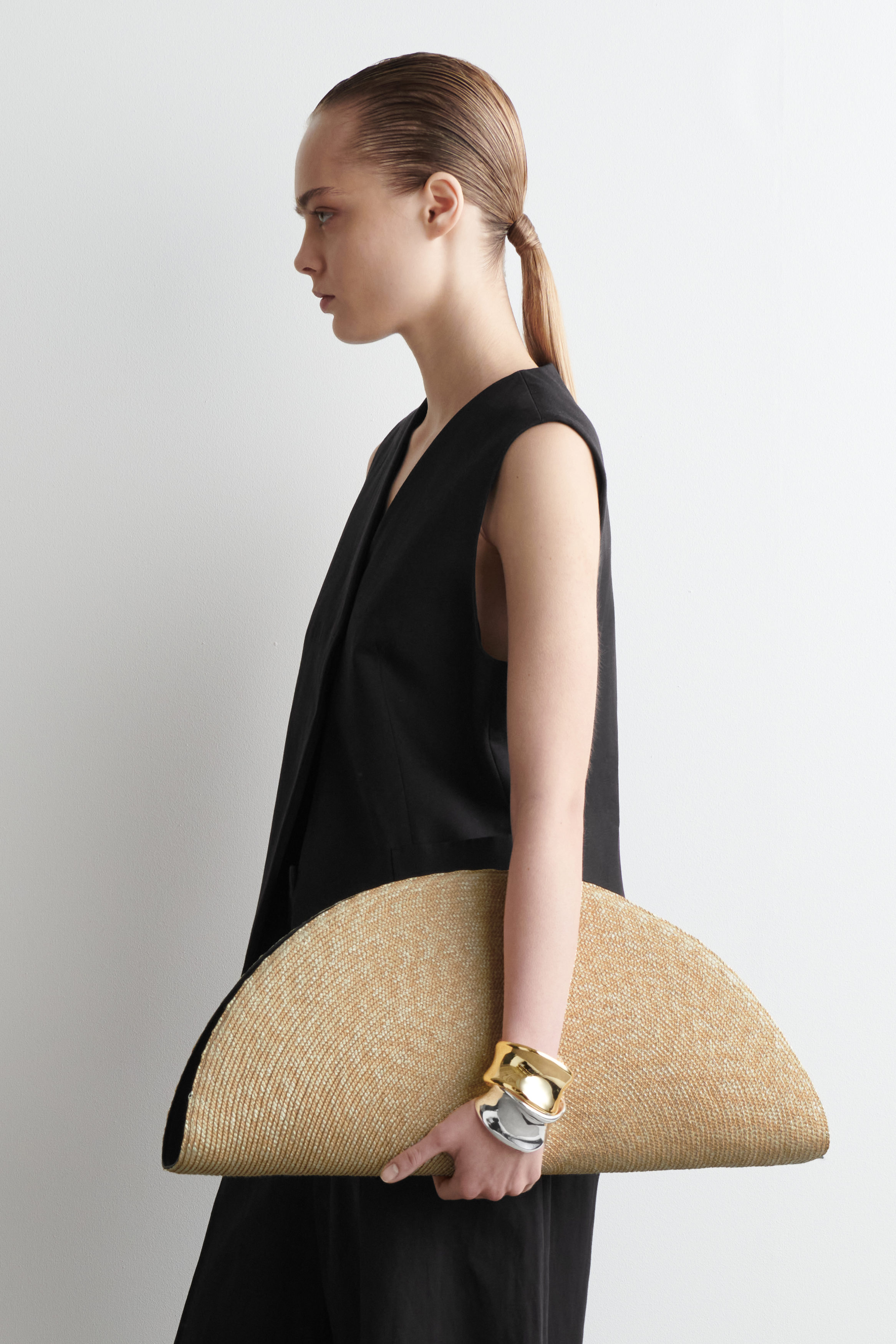 【COS】OVERSIZED SOLEIL CLUTCH BAG - STRAW bf250c58ad1d9ef8e2ee8e69f6b650