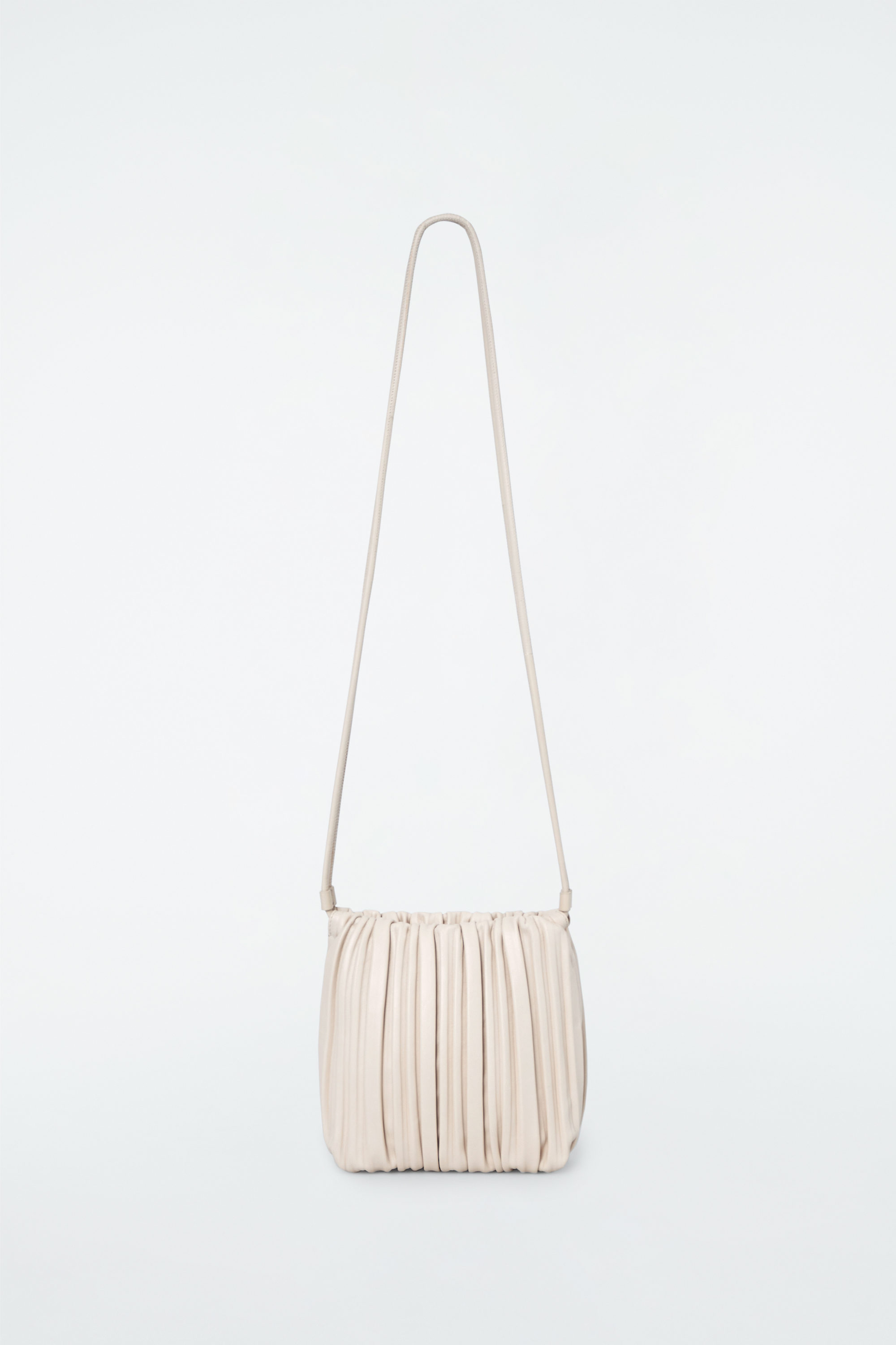 バッグ Cos Scallop Crossbody Leather Bag SCALLOP CROSSBODY BAG - LEATHER - SILVER | COS