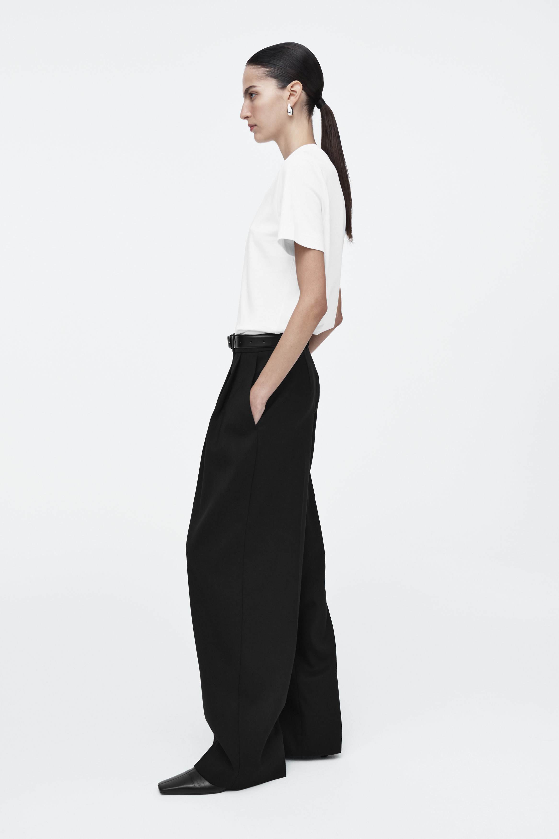 RELAXED TAILORED WOOL WIDE-LEG PANTS - BLACK | COS