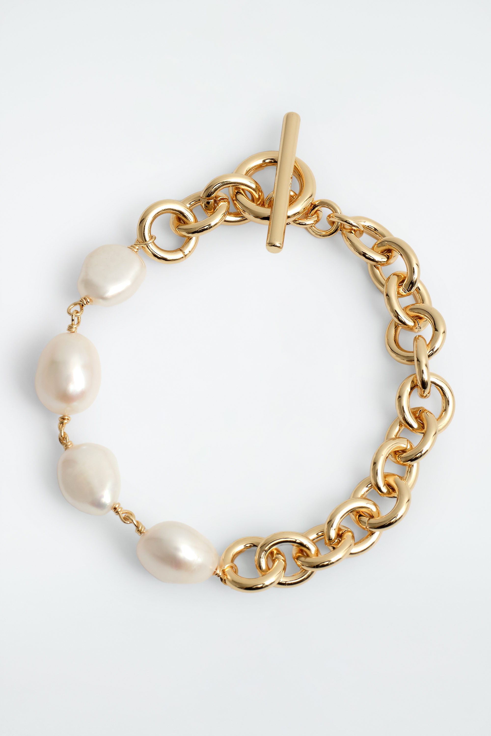 GOD ONLY KNOWS PEARL CHAIN BRACELET Mサイズ FRESHWATER PEARL CHAIN BRACELET - GOLD / PEARL | COS