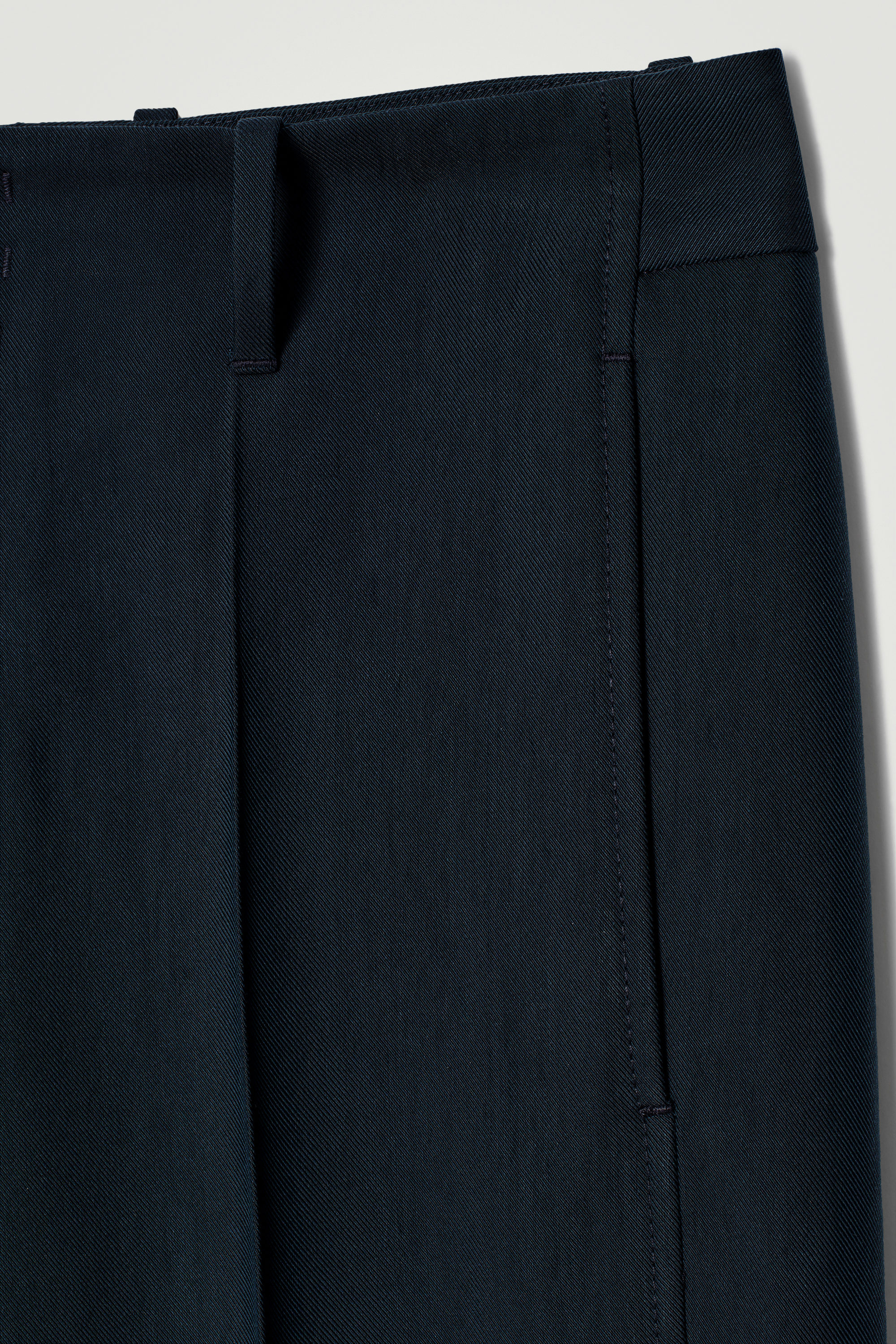 BARREL-LEG CHINOS - MIDNIGHT | COS