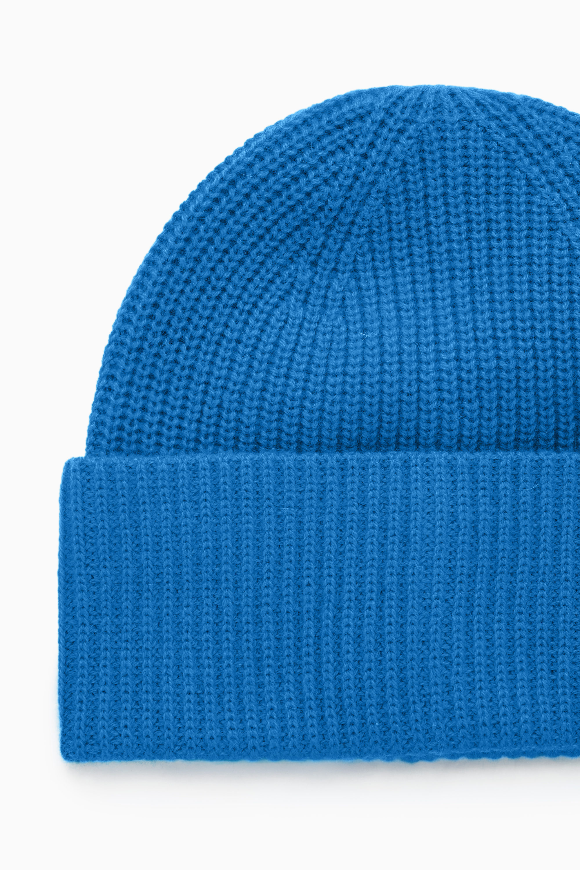 RIBBED WOOL AND CASHMERE BEANIE - BRIGHT BLUE | COS