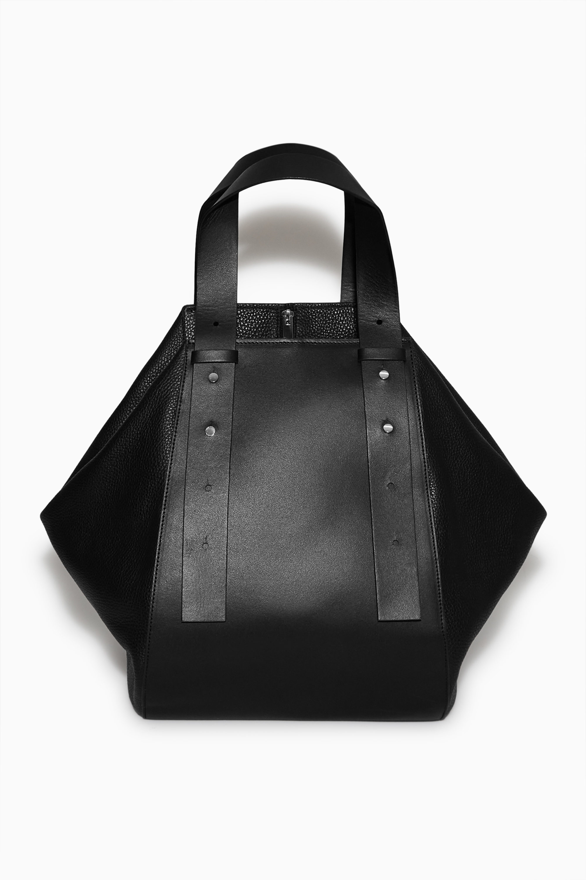 [LOW CLASSIC] LEATHER LARGE BAG ☆送料込☆ Low Classic Leather Shoulder Bag | Black | FARFETCH