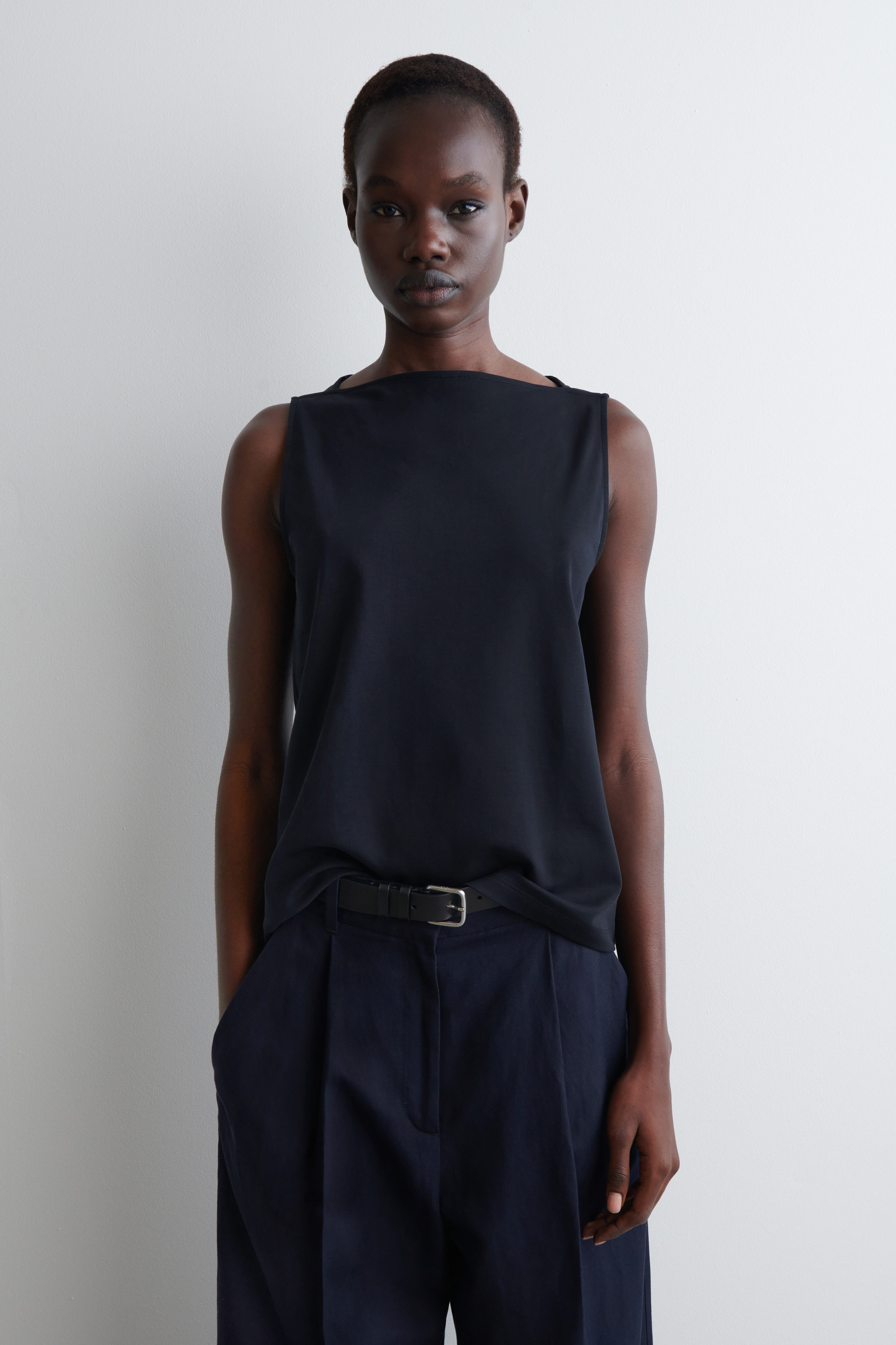 elu El boatneck cup tank top white②