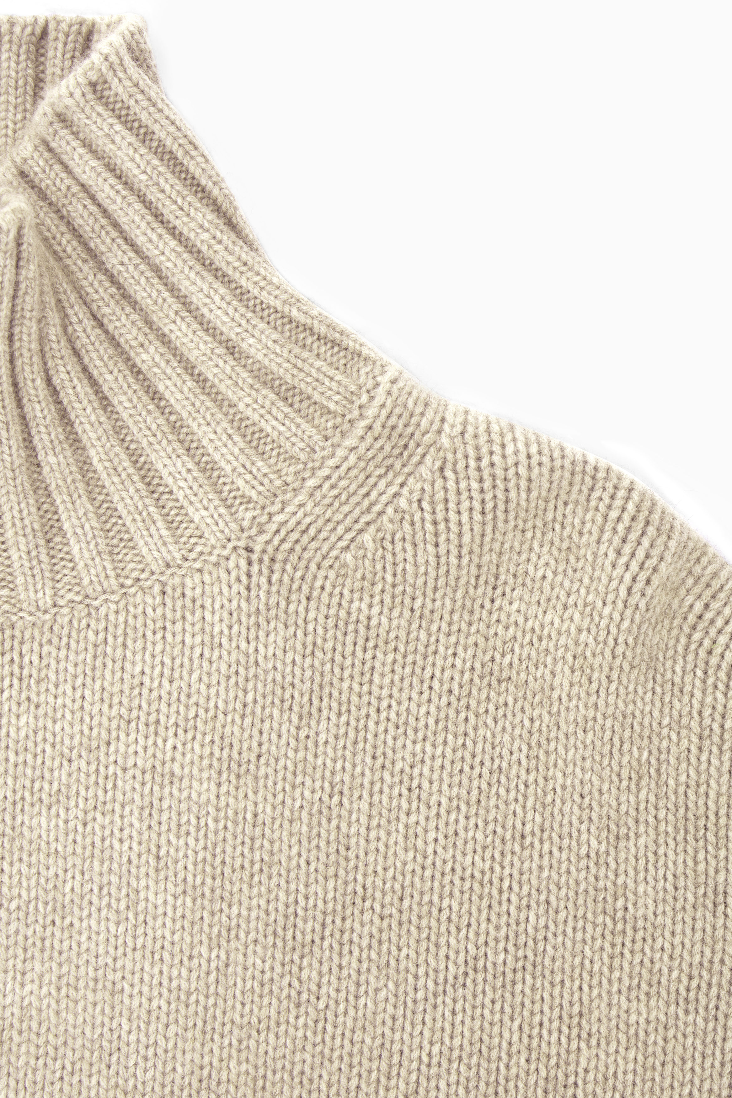CHUNKY PURE CASHMERE TURTLENECK JUMPER - BEIGE | COS