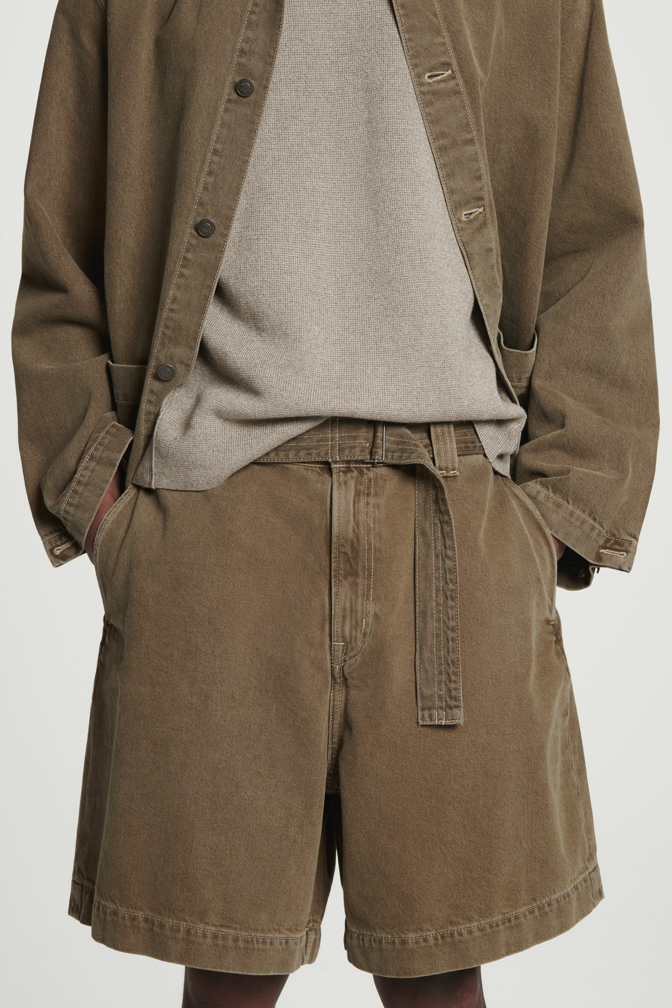 【KOOLOSET】Brown Brush Washed Bermuda Denim BELTED DENIM SHORTS - TOBACCO | COS