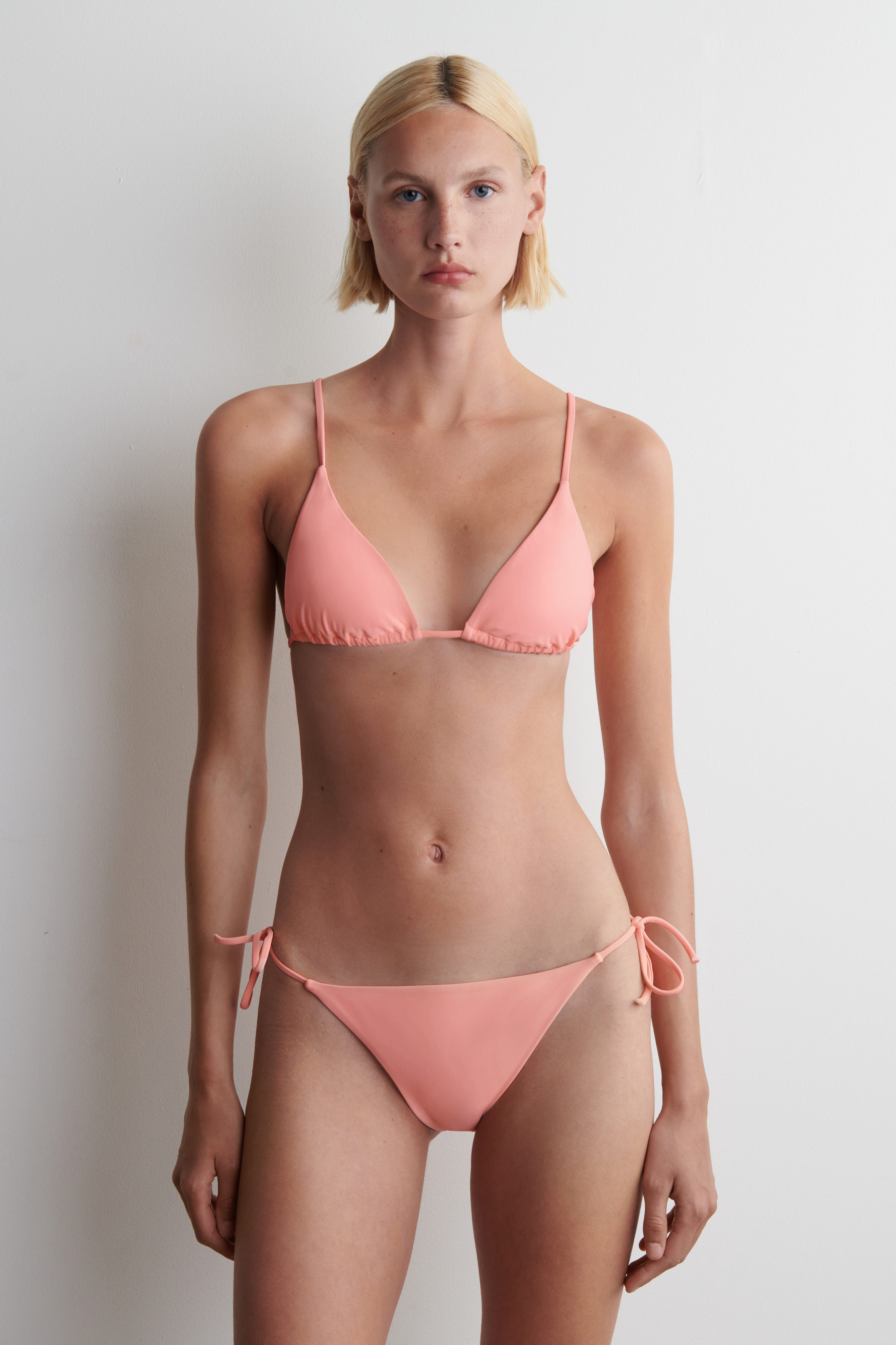 【美品】QUEENS BIKINI ピンク　Sサイズ d9cf7c6188ae409e51b4ceb29621da