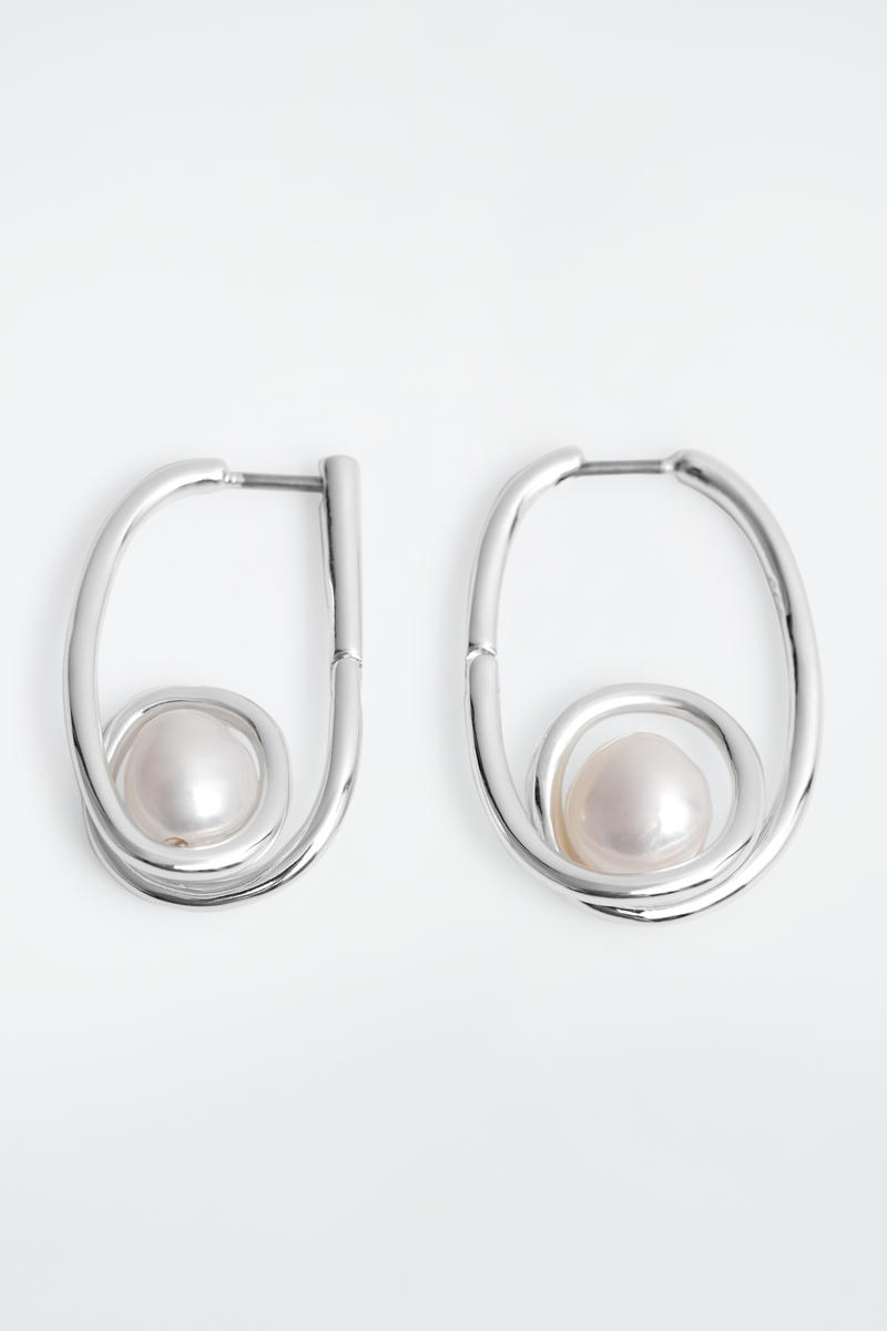 Mismatched Coiled Pearl Hoop Earrings