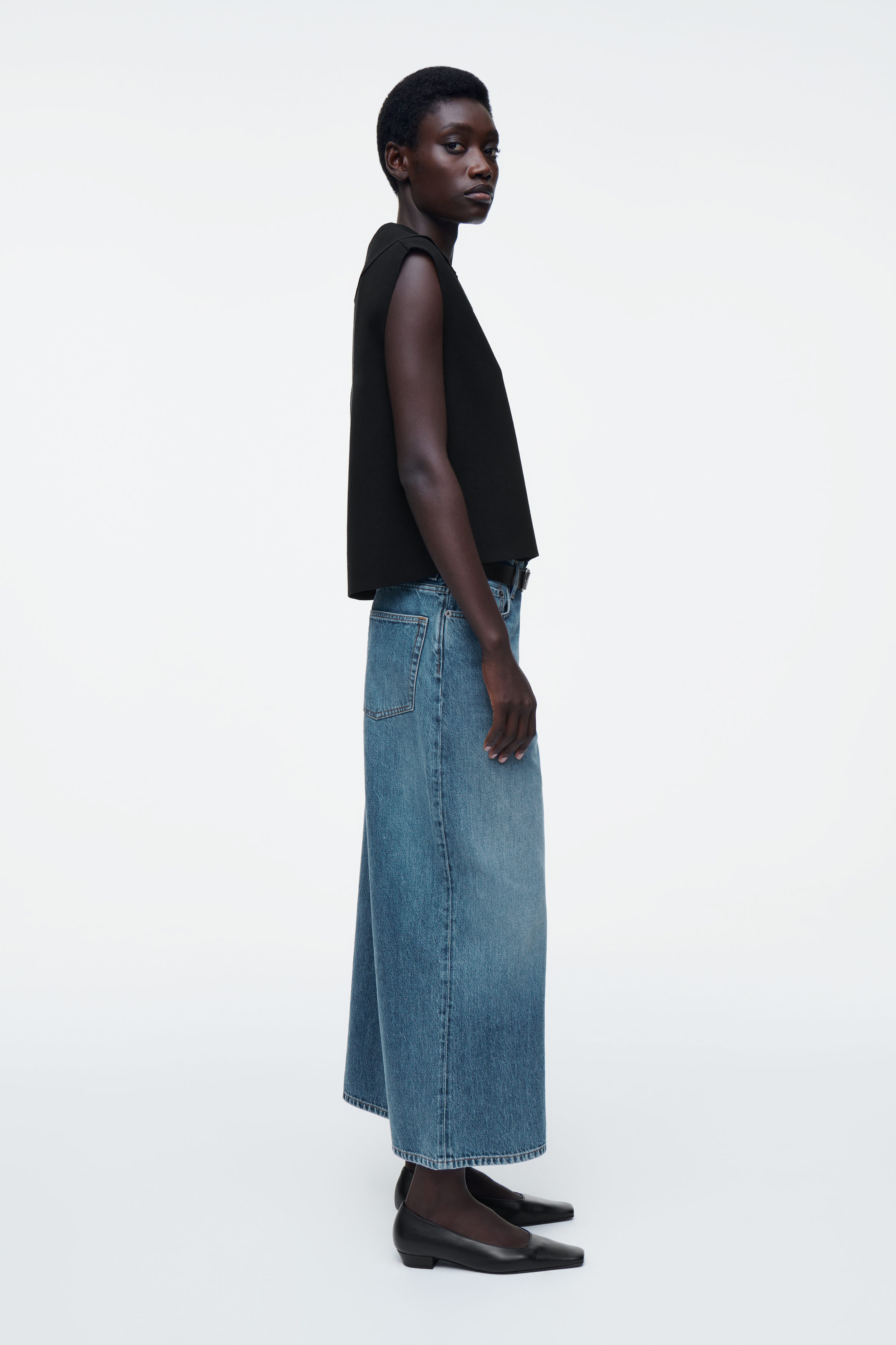 Wide-Leg Jeans - COS