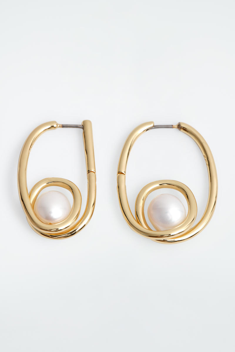 Mismatched Coiled Pearl Hoop Earrings