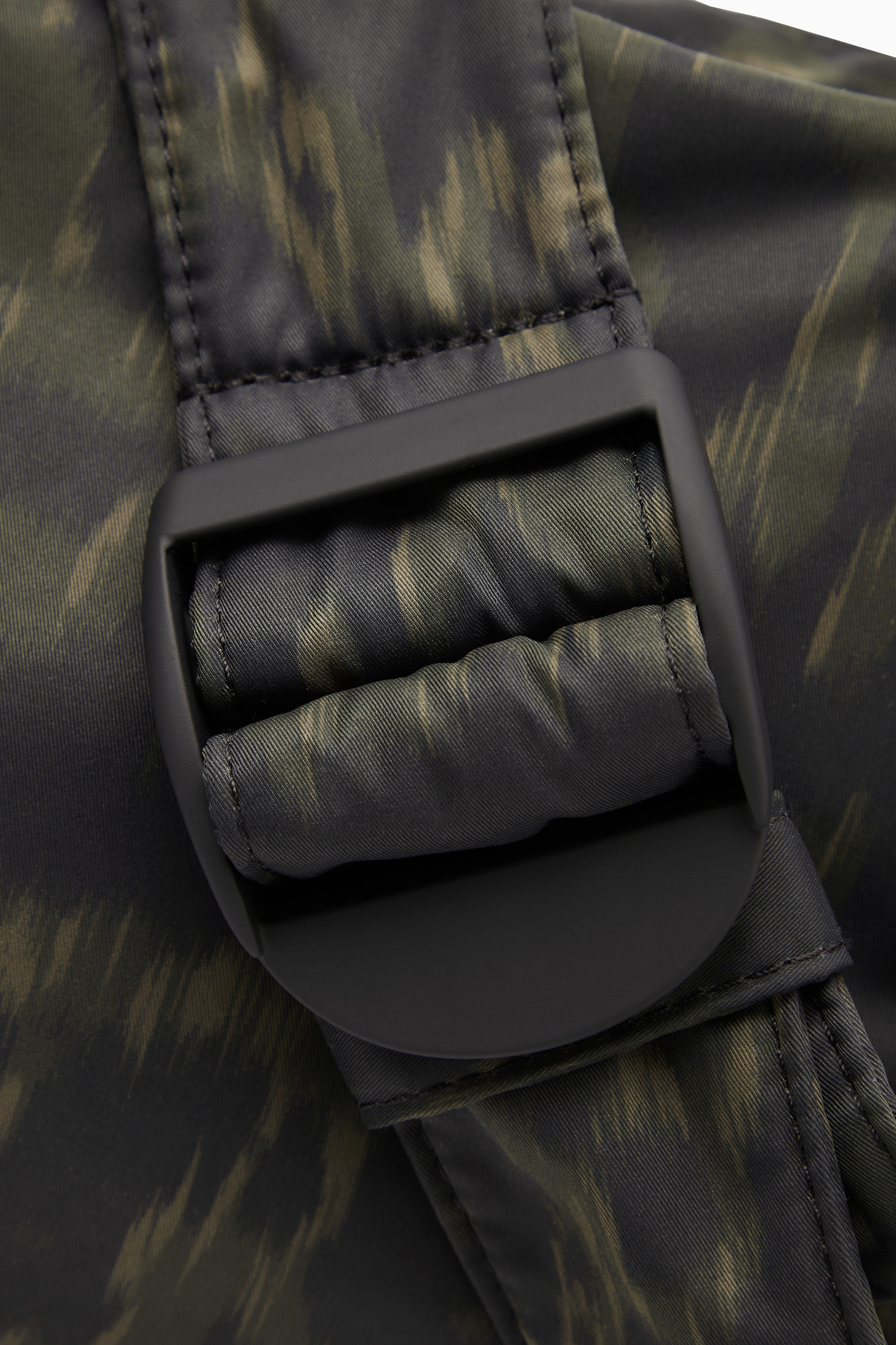 【COS】◆CROSSBODY SADDLE BAG - DARK BROWN◆1219190018◆ CROSSBODY SADDLE BAG - NYLON