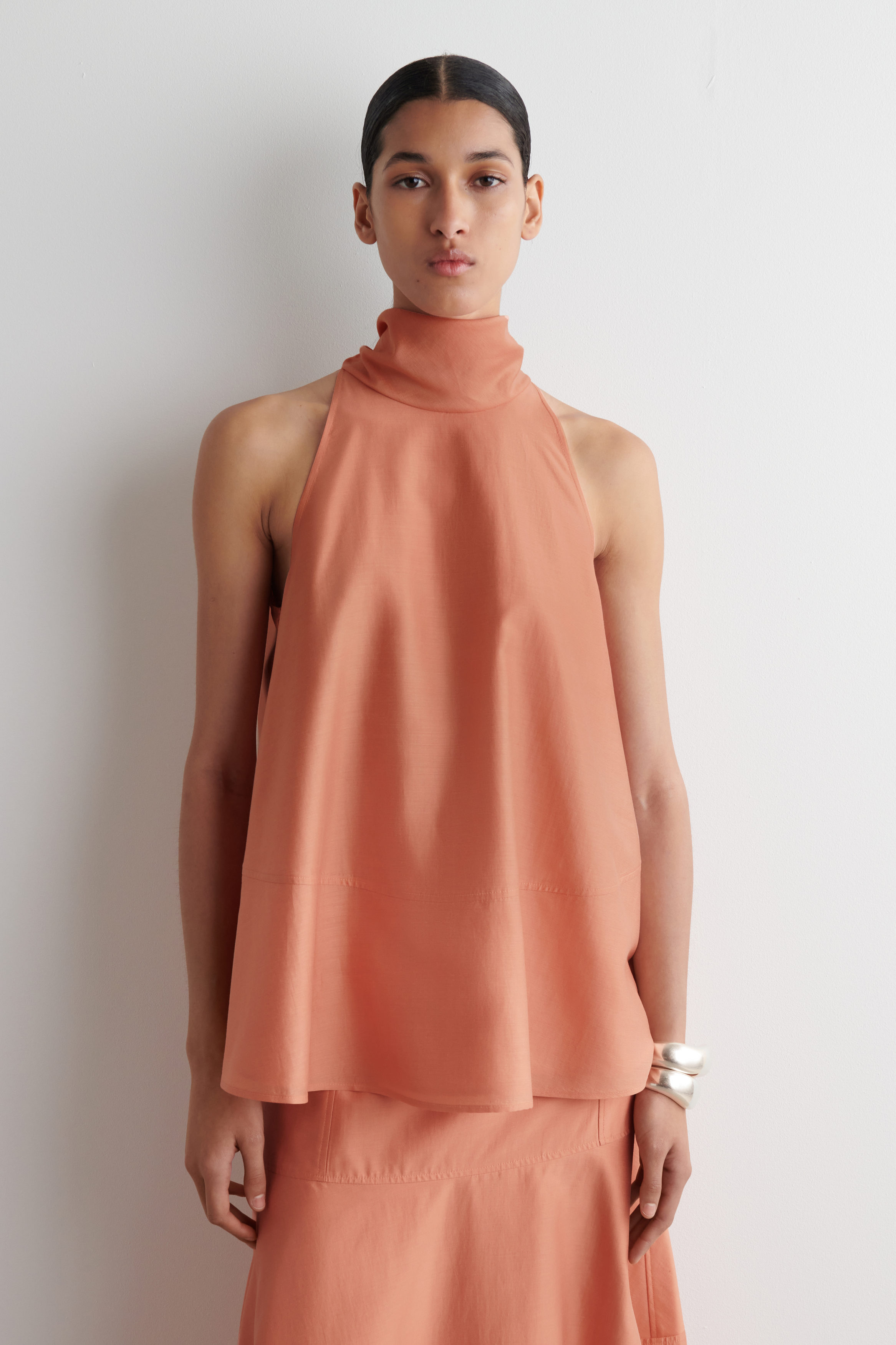 FLUID HALTERNECK TOP