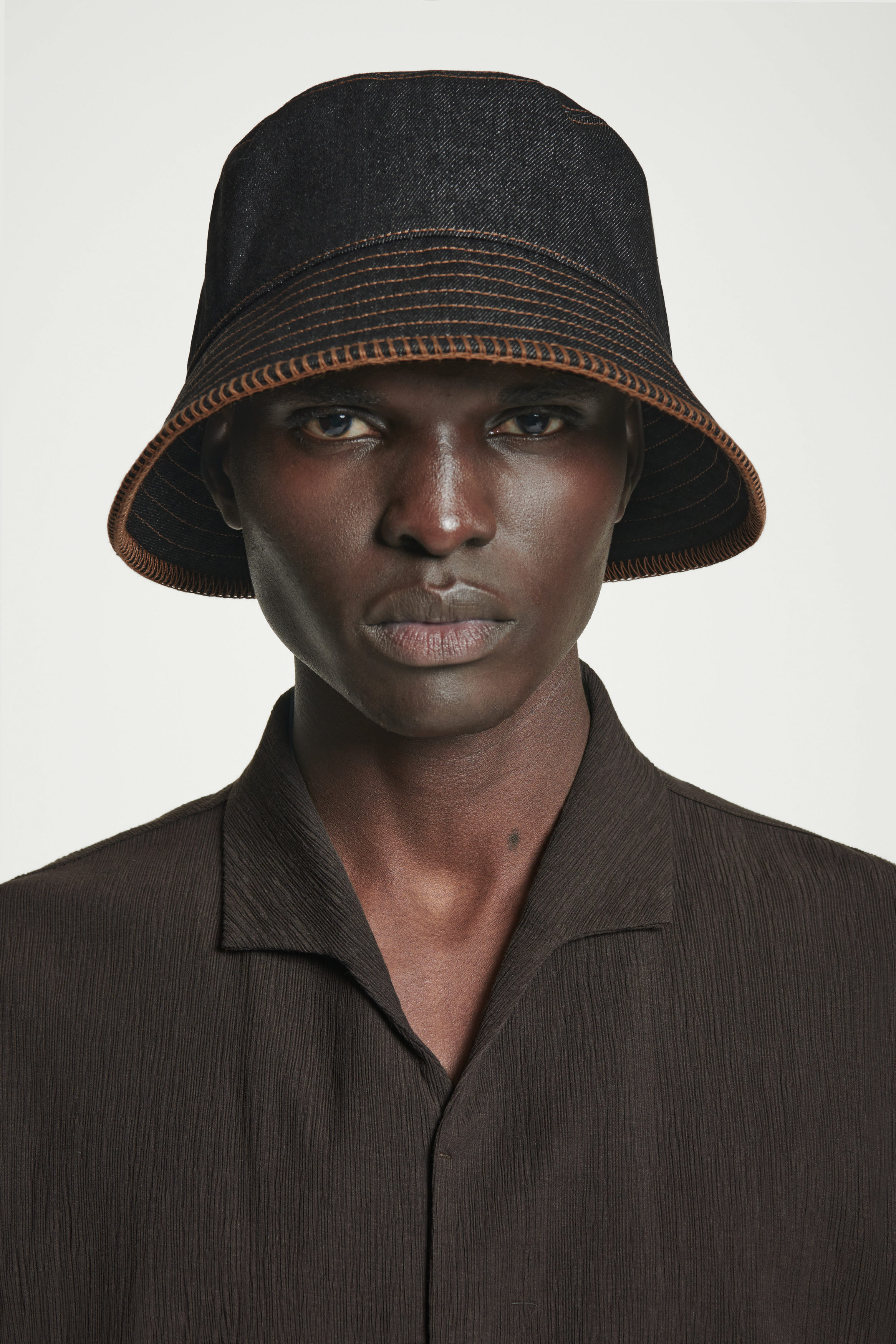 DENIM BUCKET HAT