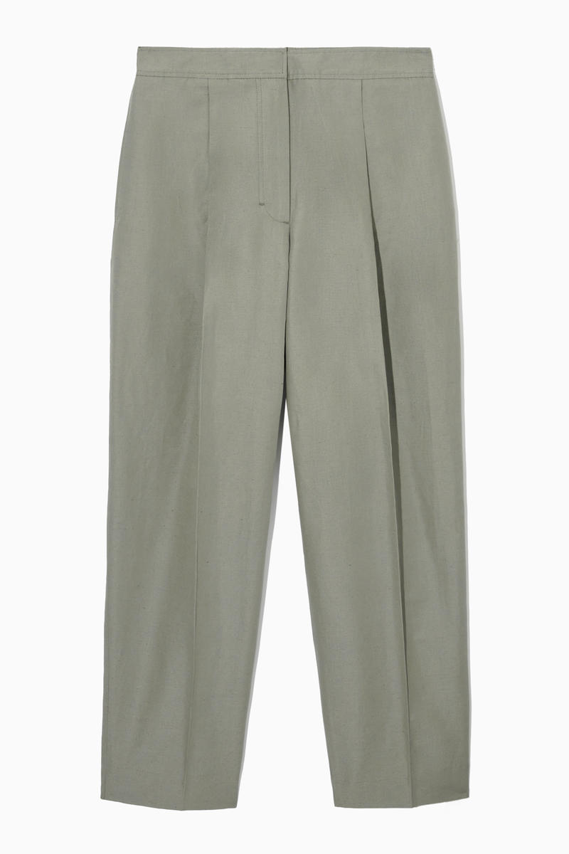 Tapered Pleated Linen-Blend Chinos in Beige