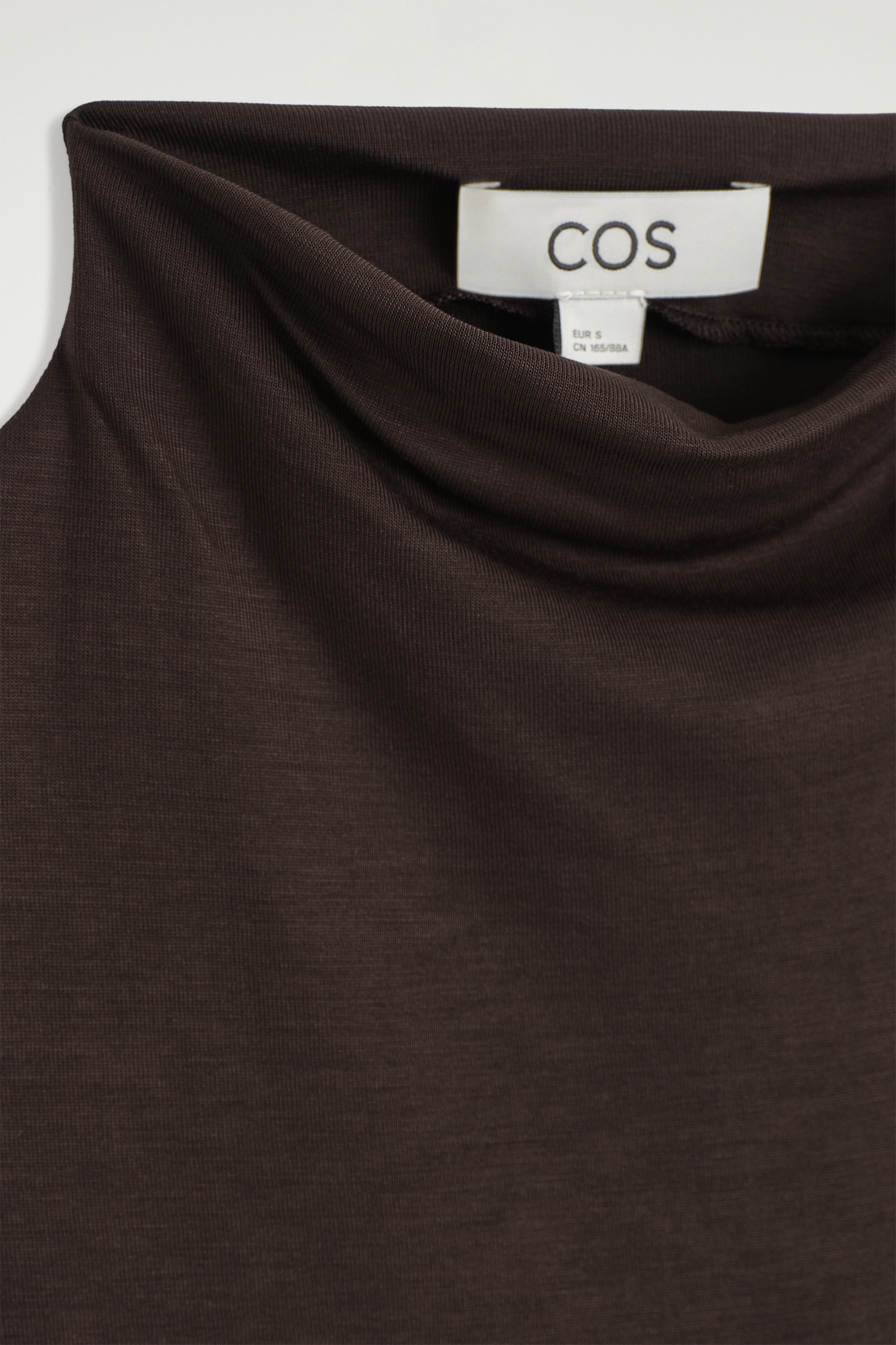 売れ筋商品|||ウィークデイ Tシャツ レディース トップス DRAPED NECK  - Top - dark brown DRAPED TURTLENECK TANK TOP - DARK BROWN | COS