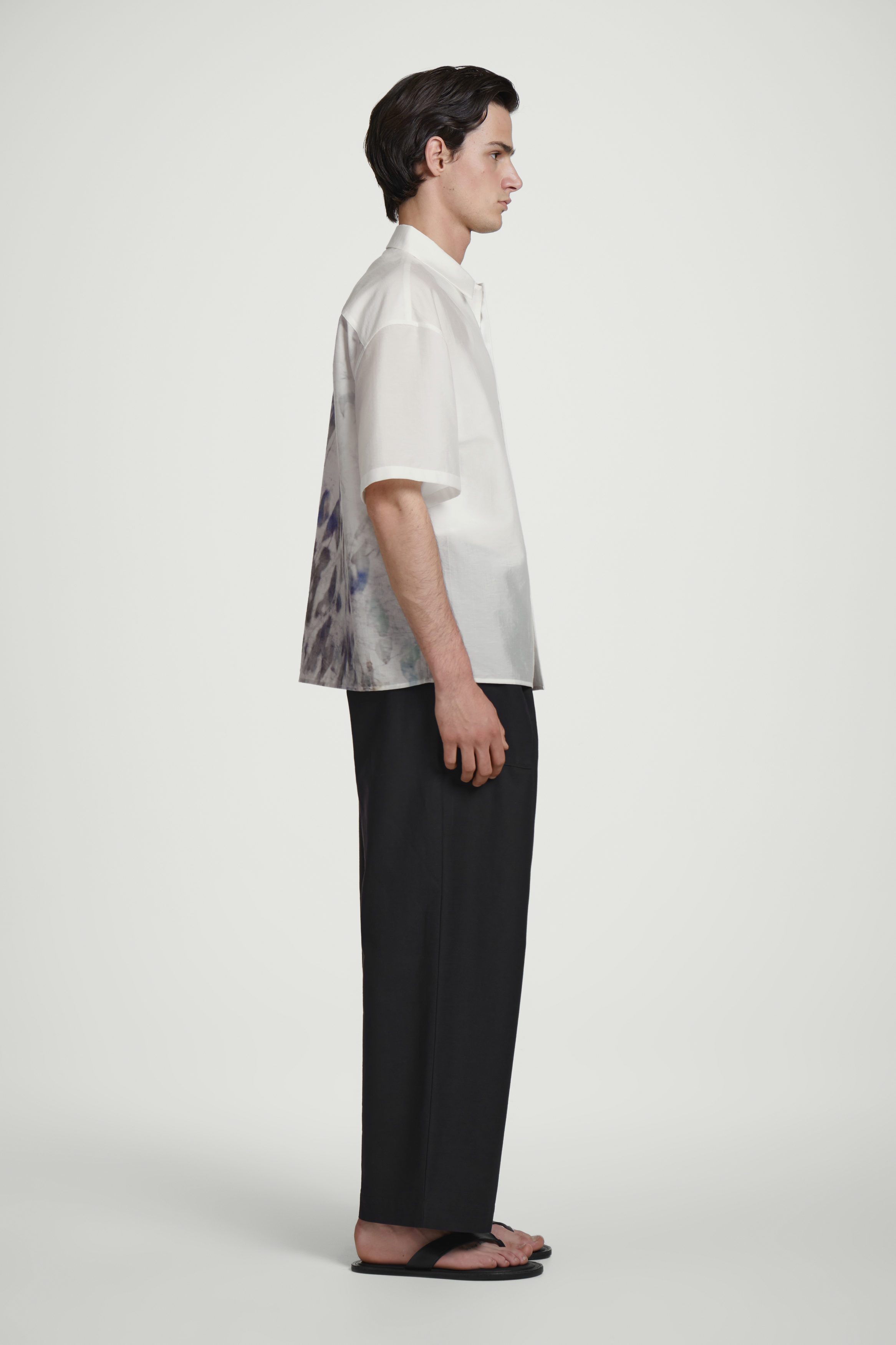 RELAXED SHORT-SLEEVED PRINTED RESORT SHIRT - WHITE / LEAF PRINT
