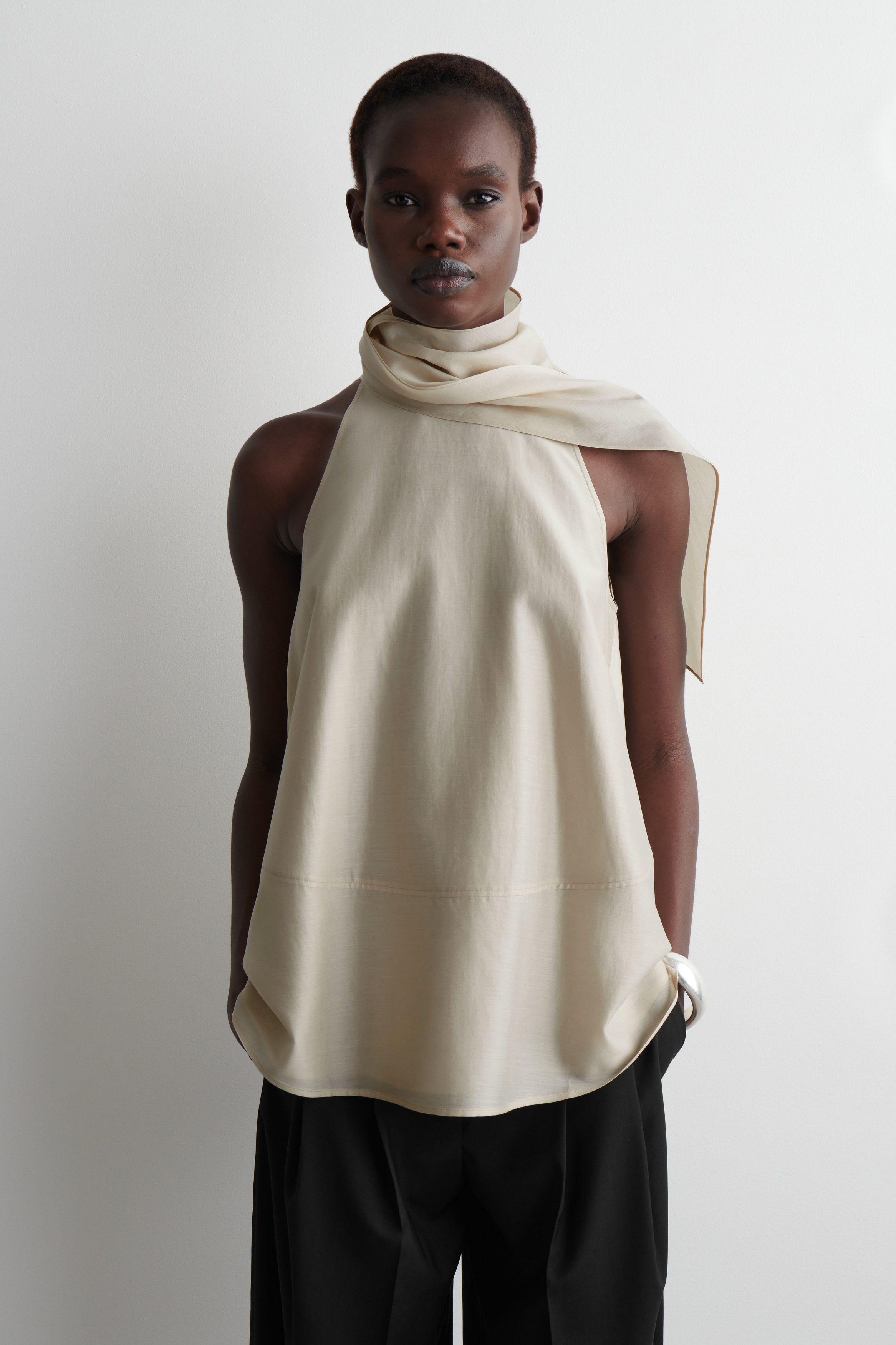 FLUID HALTERNECK TOP