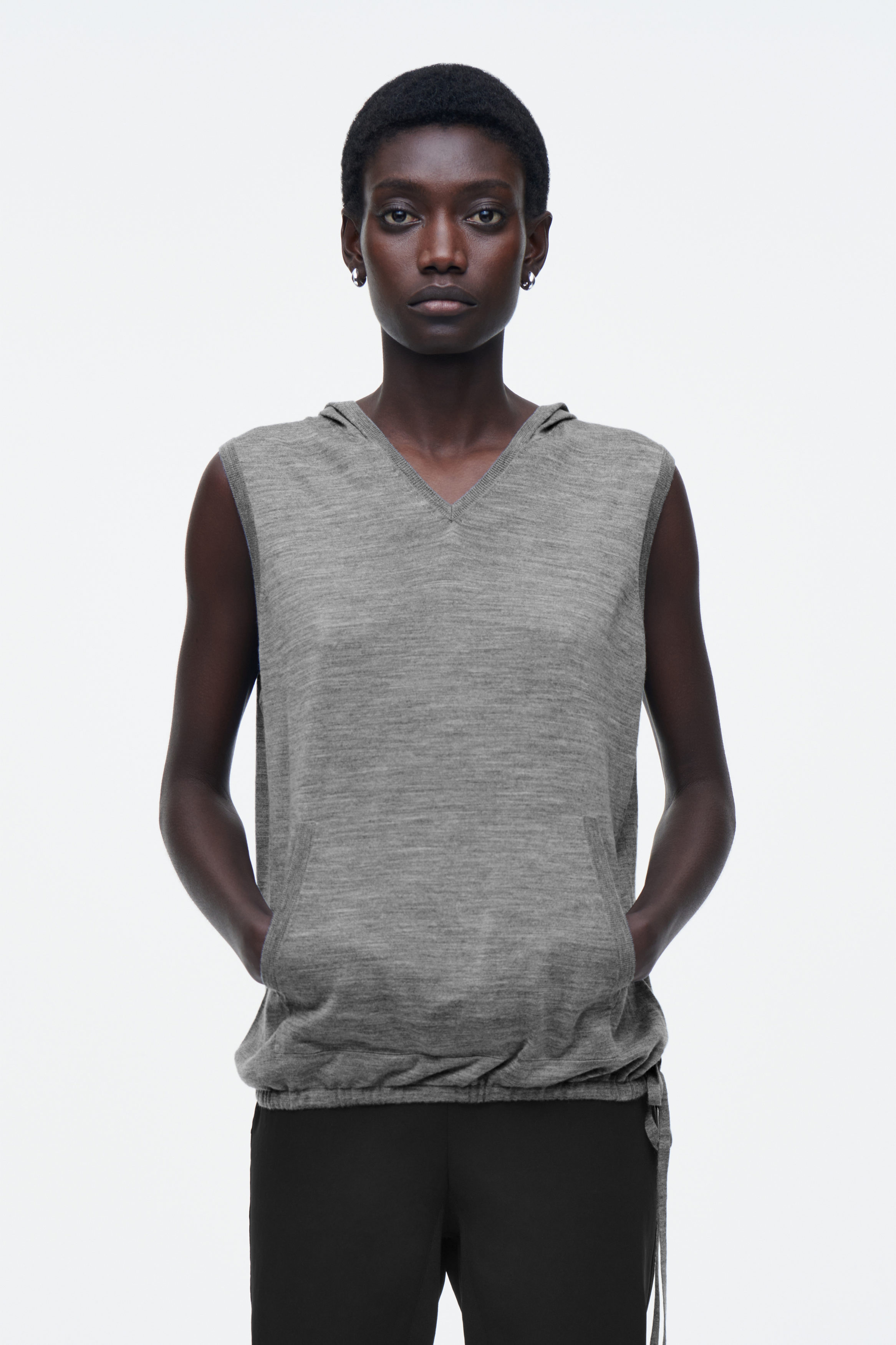 MERINO WOOL SLEEVELESS HOODIE