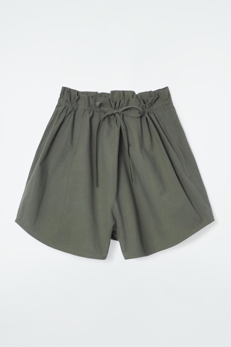 Paperbag Shorts in Green