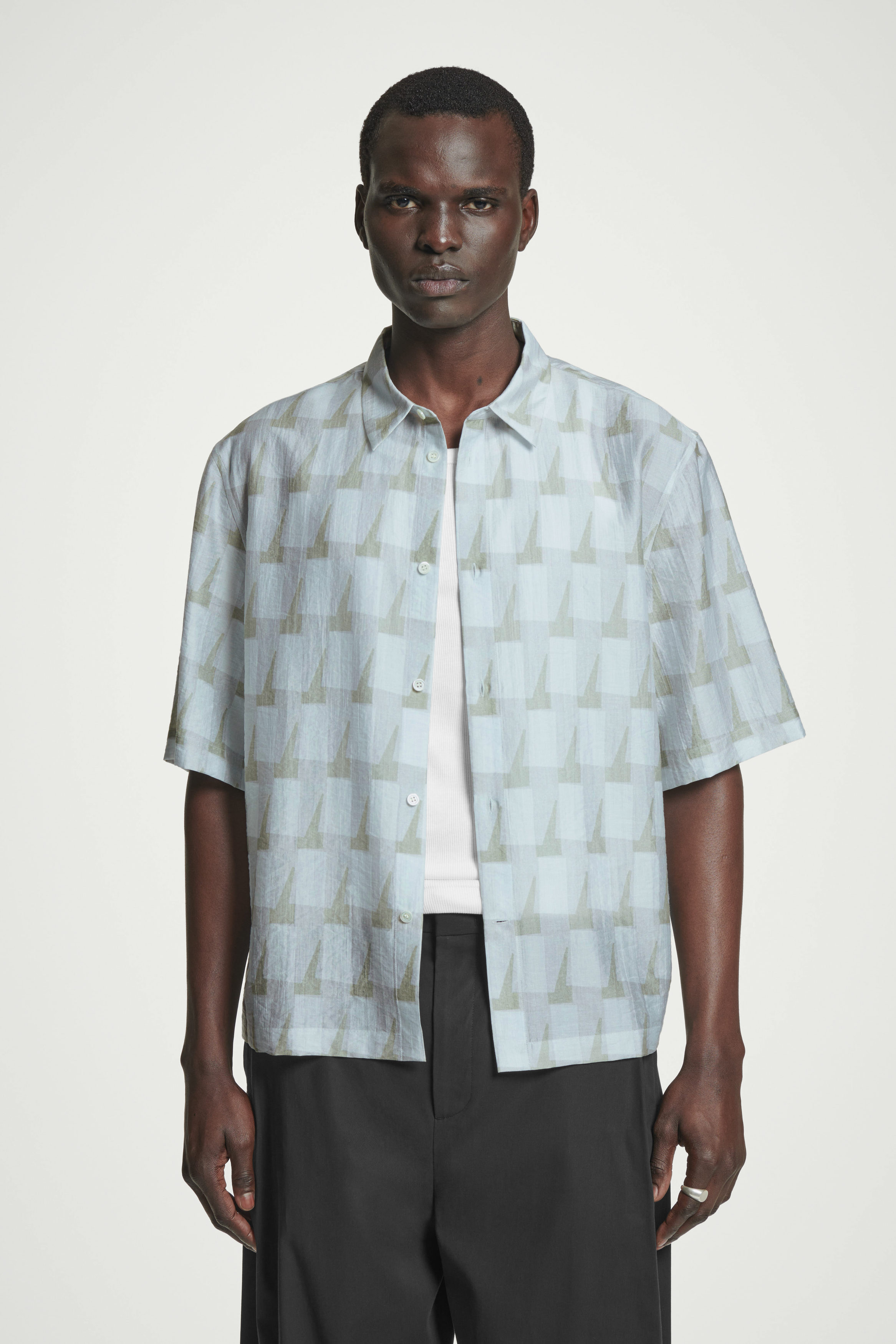 GEOMETRIC PRINT SHORT SLEEVED SHIRT