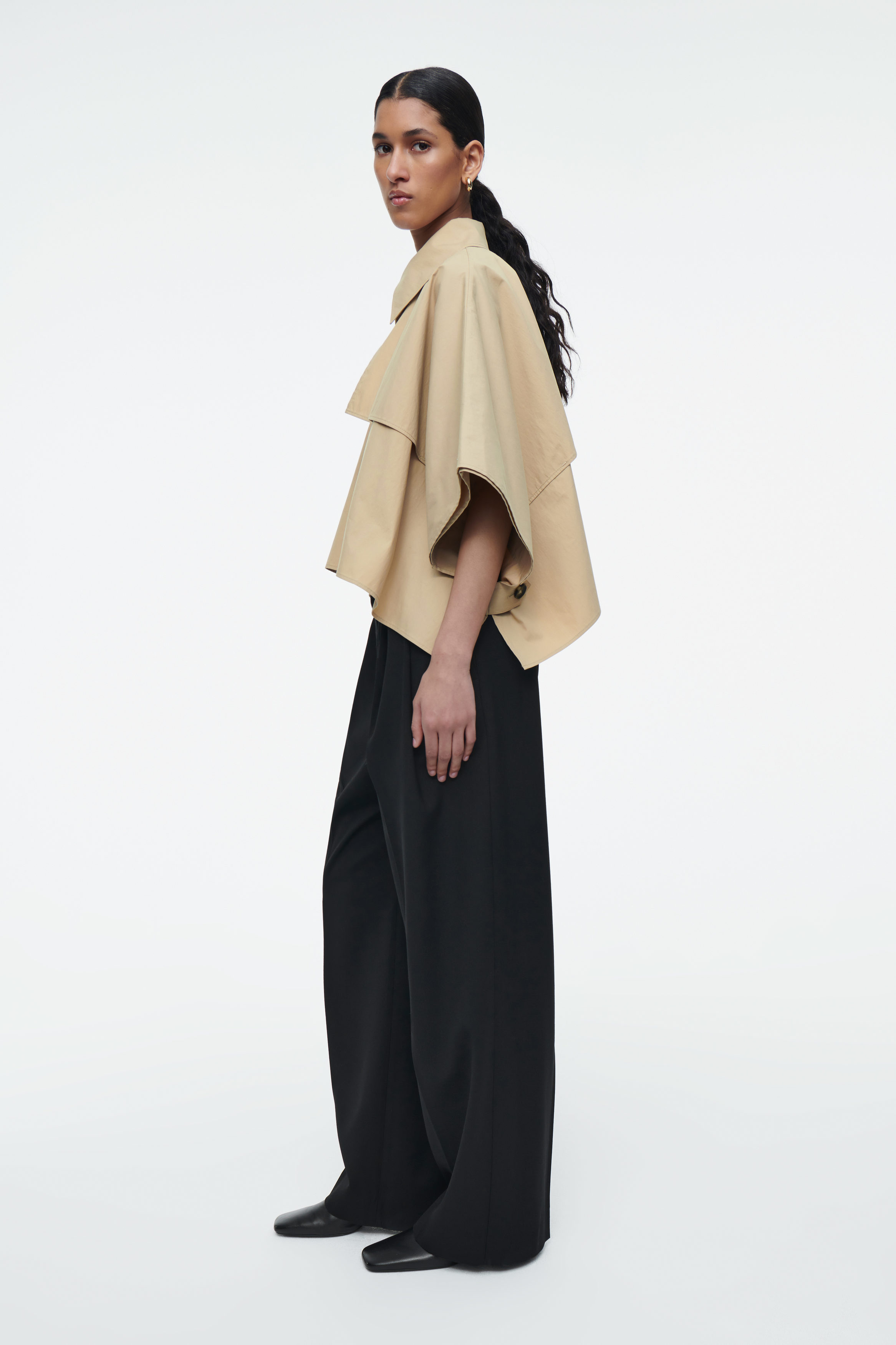 CROPPED TRENCH COAT CAPE - LIGHT BEIGE CROPPED TRENCH COAT CAPE - LIGHT BEIGE
