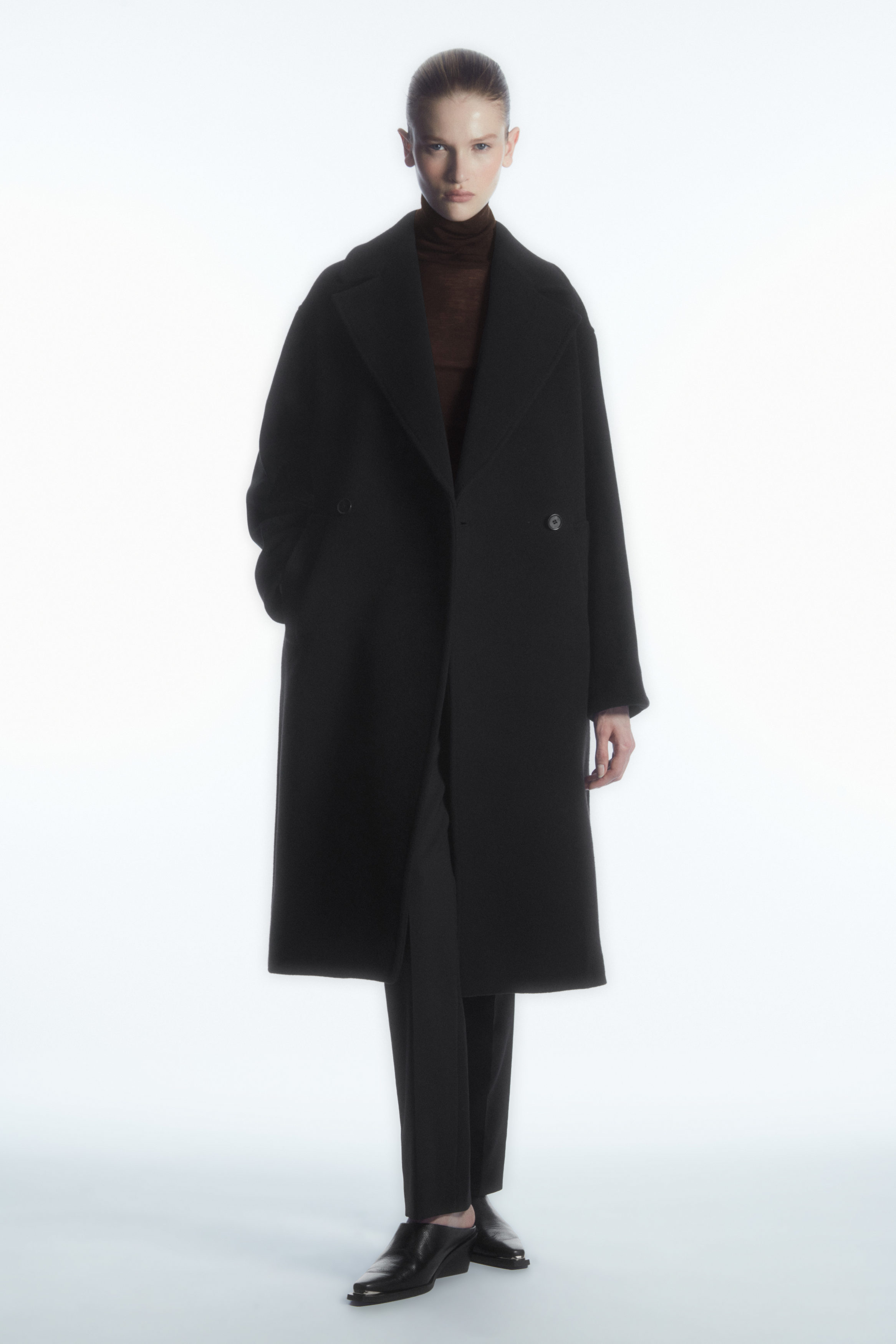 OVERSIZED DOUBLE-BREASTED WOOL COAT