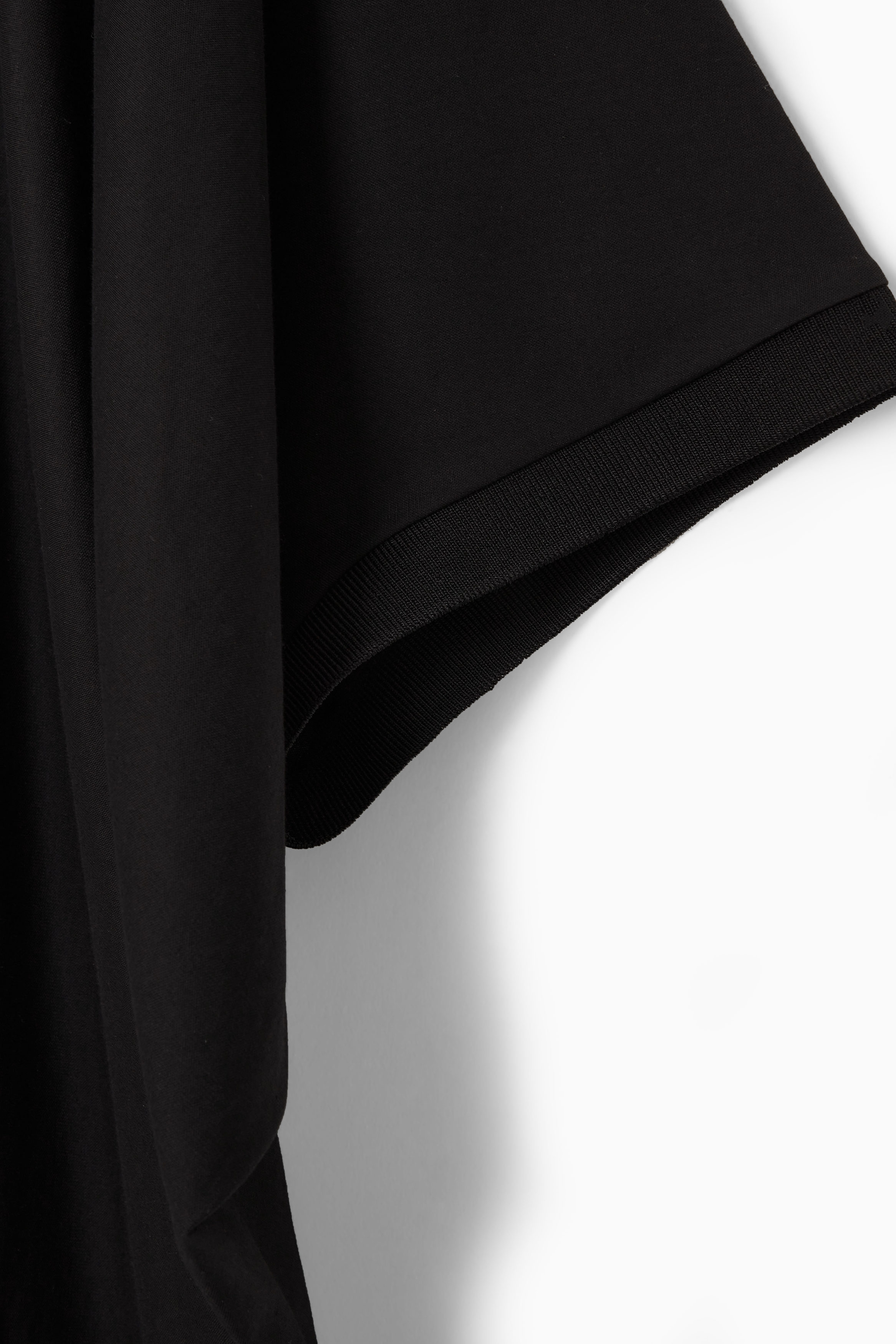 SUKIENKA T-SHIRTOWA Z RĘKAWEM TYPU NIETOPERZ - ZIELEŃ KHAKI