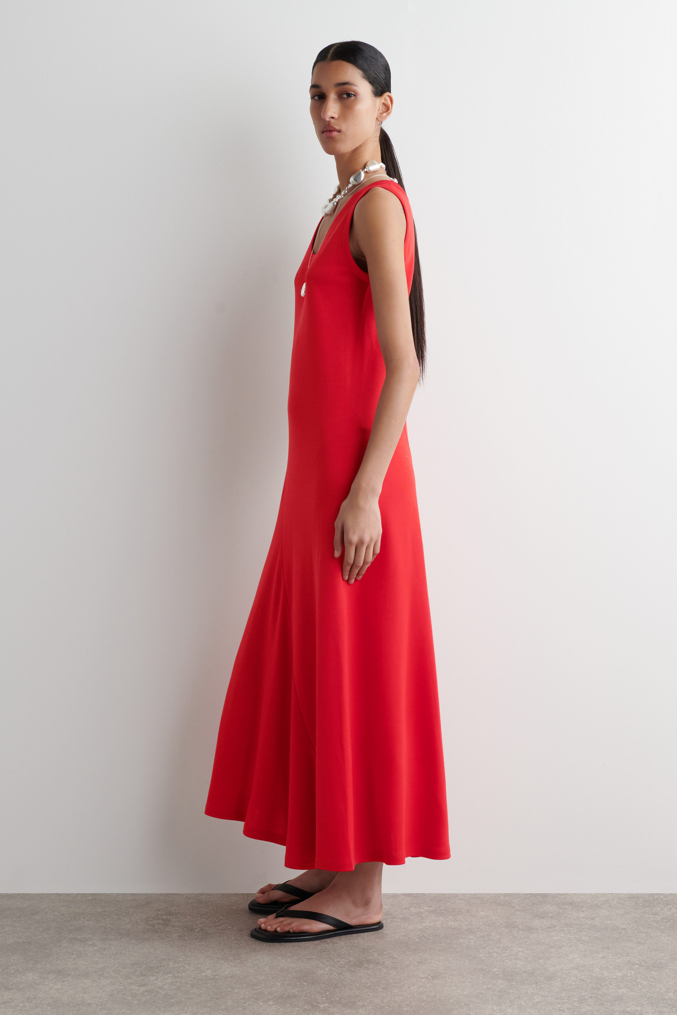 初売りセール ASYMMETRIC COS | RED - DRESS MIDI JERSEY ワンピース