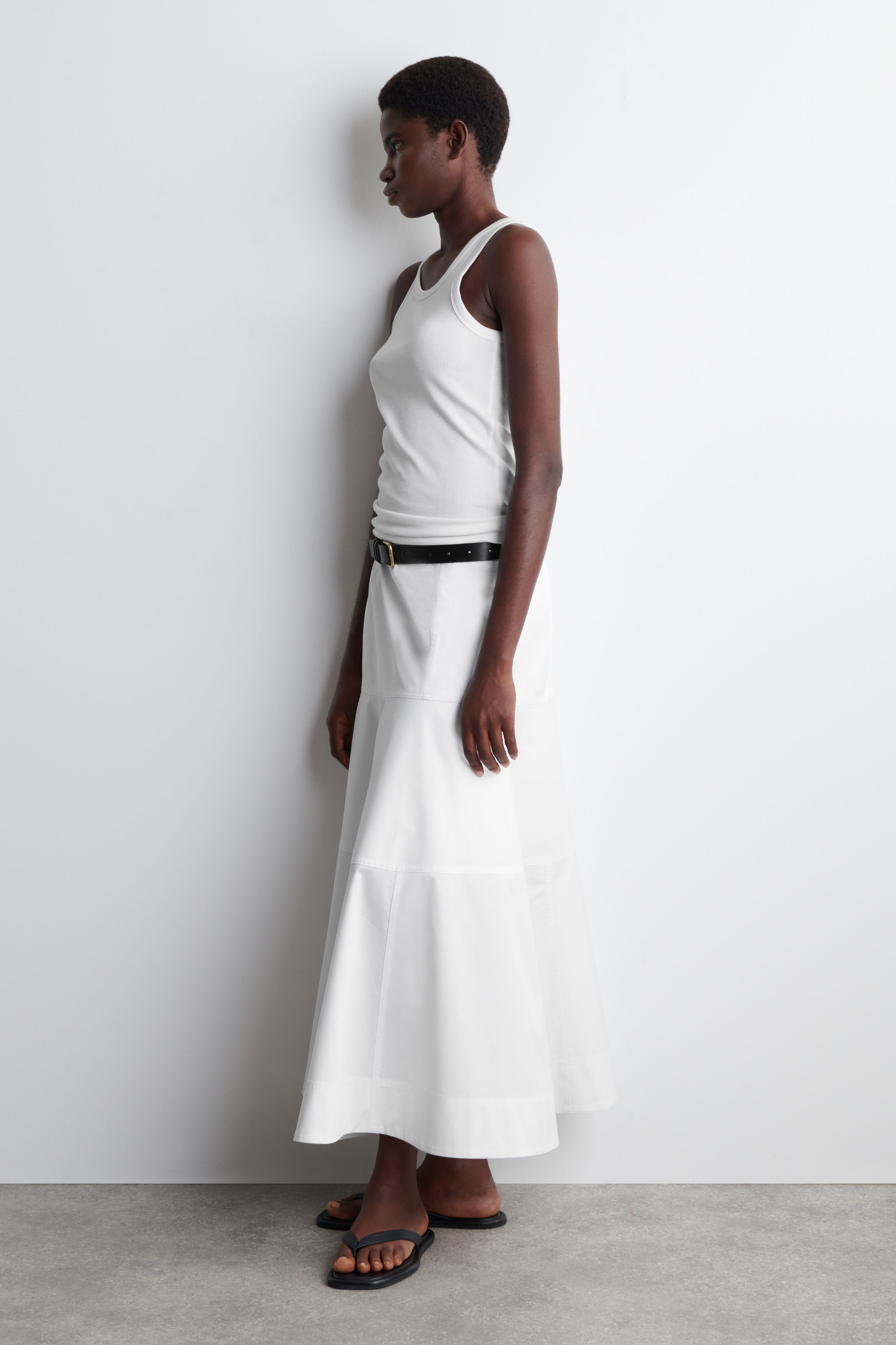 【送料&関税込】Herno White Flared Midi Skirt Slant Pockets A-Line Midi Skirt in White - Retro, Indie and