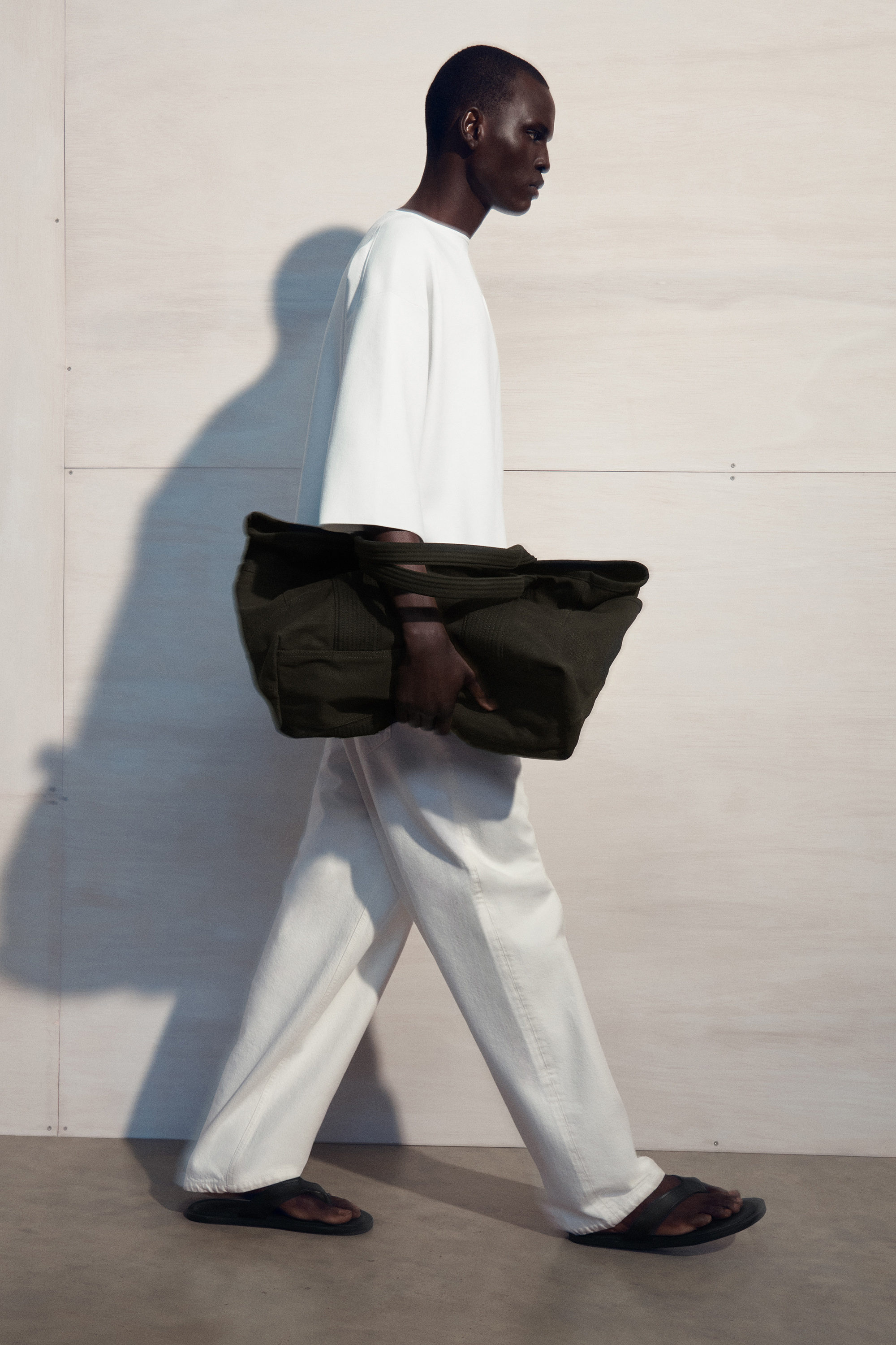 cos バッグ　ラージ OVERSIZED TOTE BAG CANVAS - KHAKI