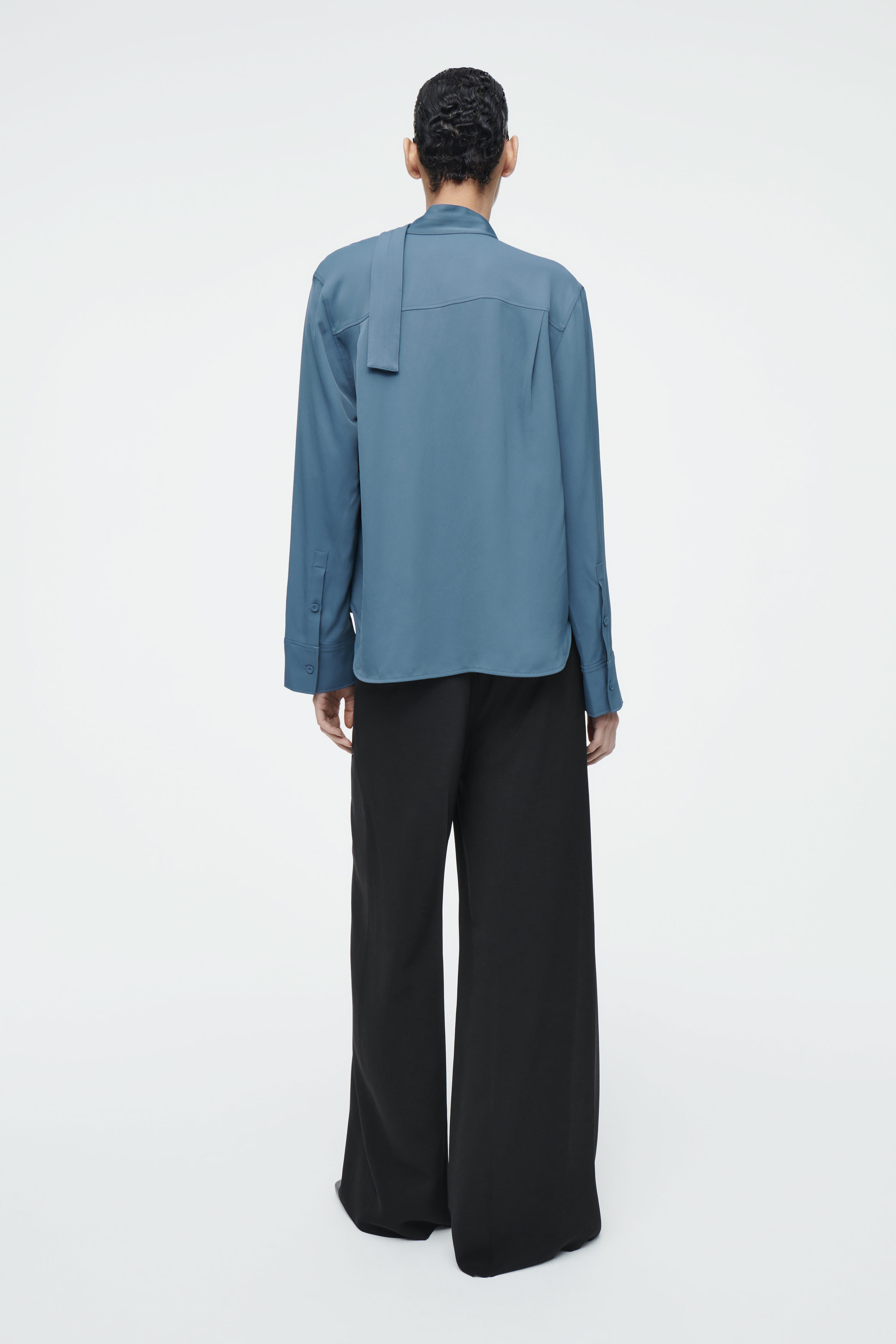 ルエブル LOEUVRE Draped Scarf Blouse - 01 （SOFT BLUE） ルエブル LOEUVRE Draped Scarf Blouse - 01