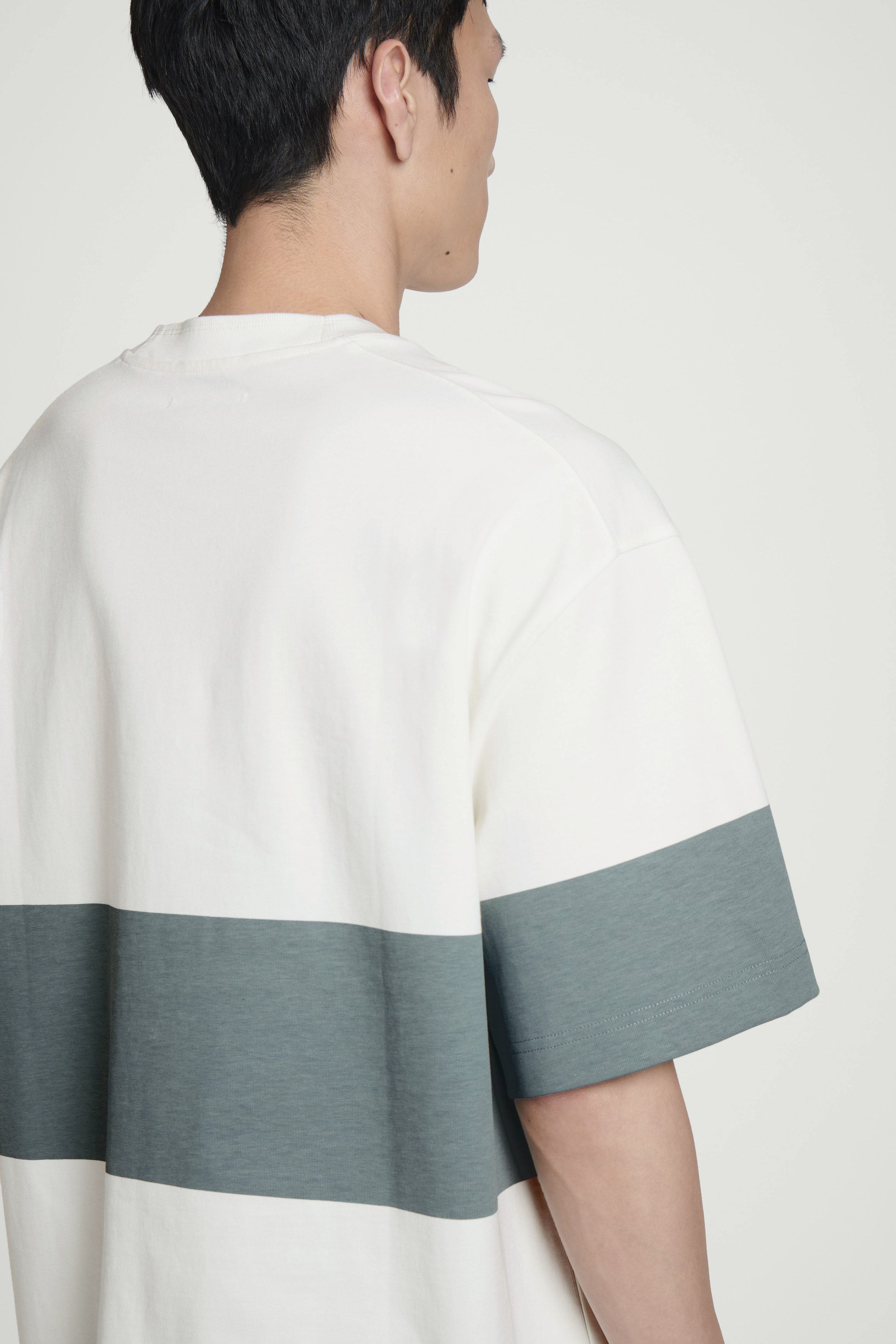 OVERSIZED COLOUR-BLOCK COTTON T-SHIRT - WHITE / STEEL BLUE OVERSIZED COLOUR-BLOCK COTTON T-SHIRT - WHITE / STEEL BLUE