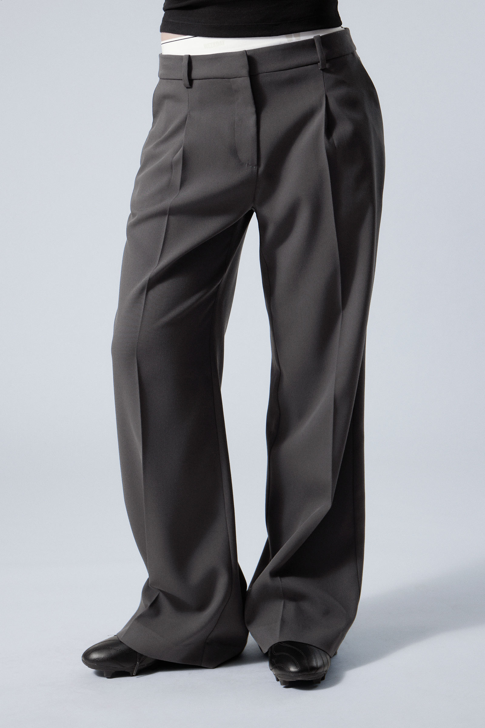 relaxed fit suiting trousers - Dark Grey | Weekday EU