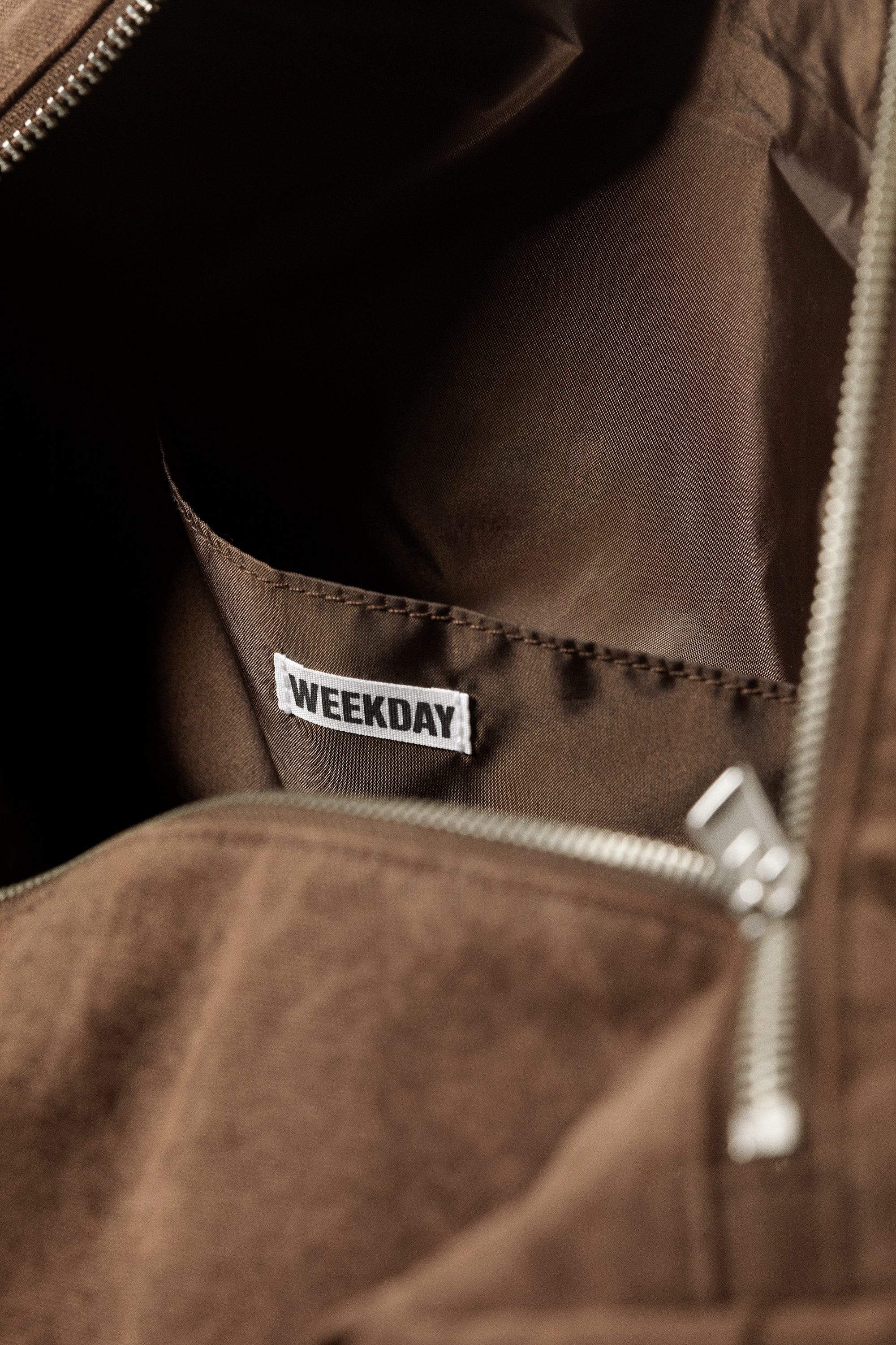 送料無料 百貨店 washed cotton crossbody bag - Dark Brown | Weekday DK バッグ