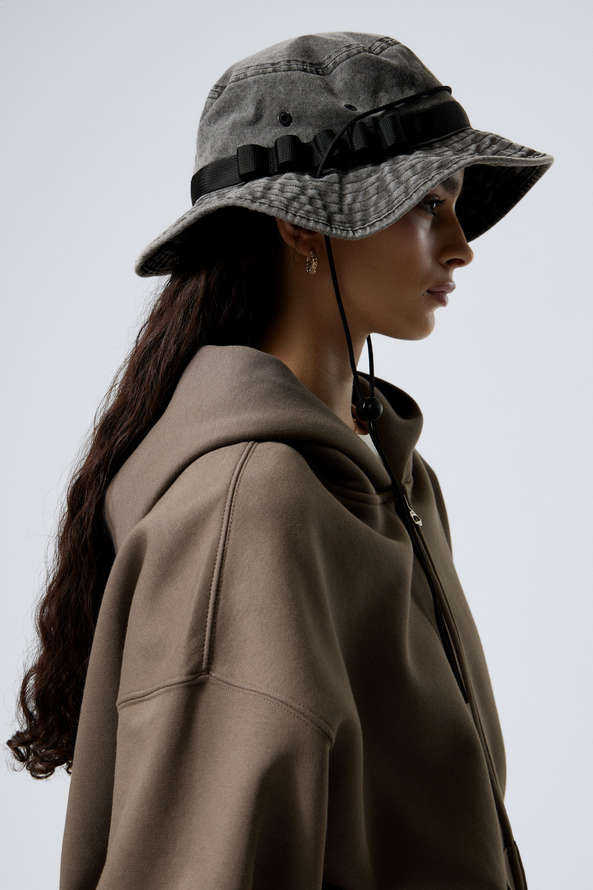 【WEEKDAY】新作♪ UTILITY BUCKET HAT 帽子 ハット【関送込】 WEEKDAY】新作♪ UTILITY BUCKET HAT 帽子 ハット【関送込
