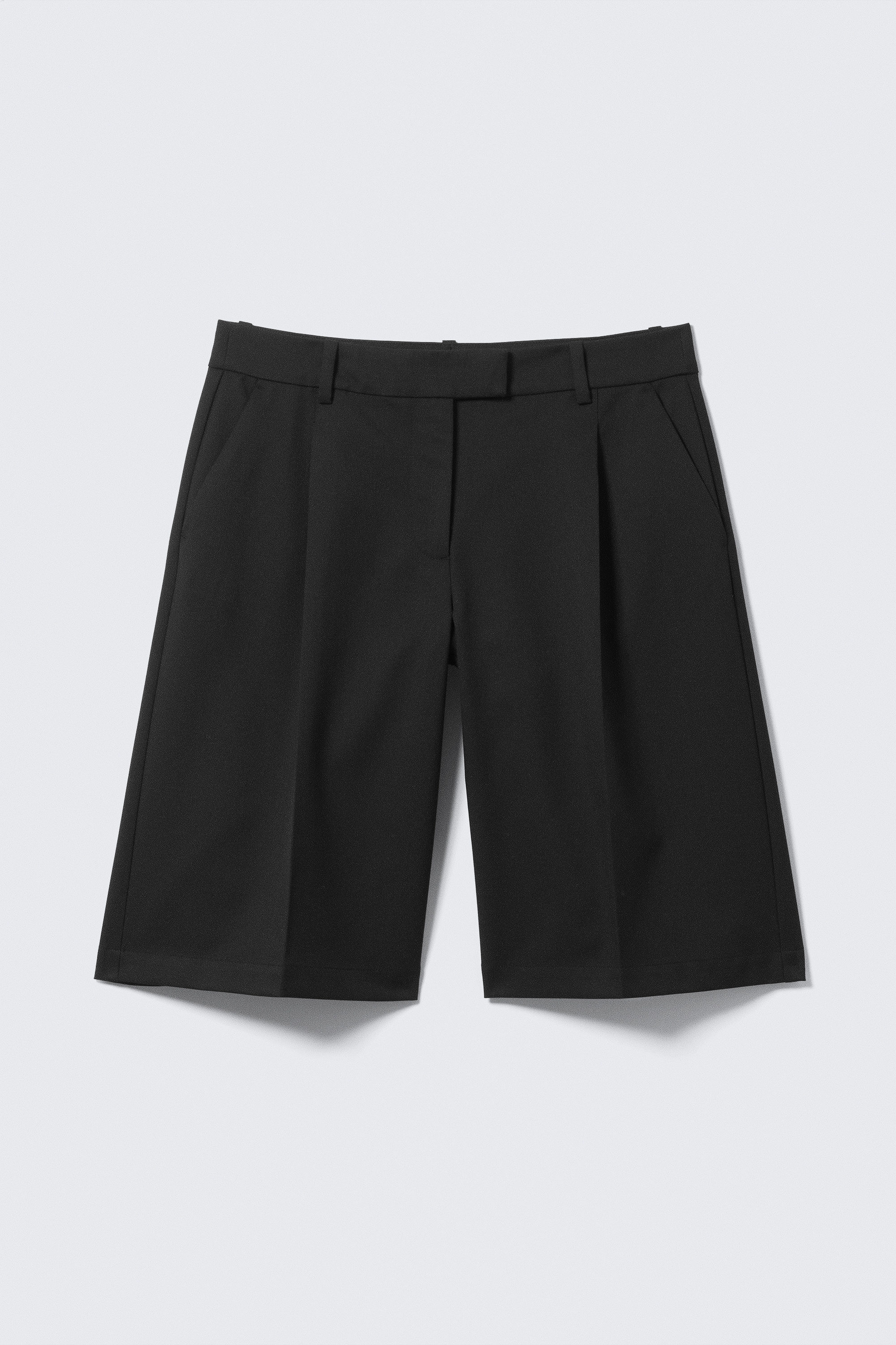 knee-length suiting shorts - Black | Monki WW