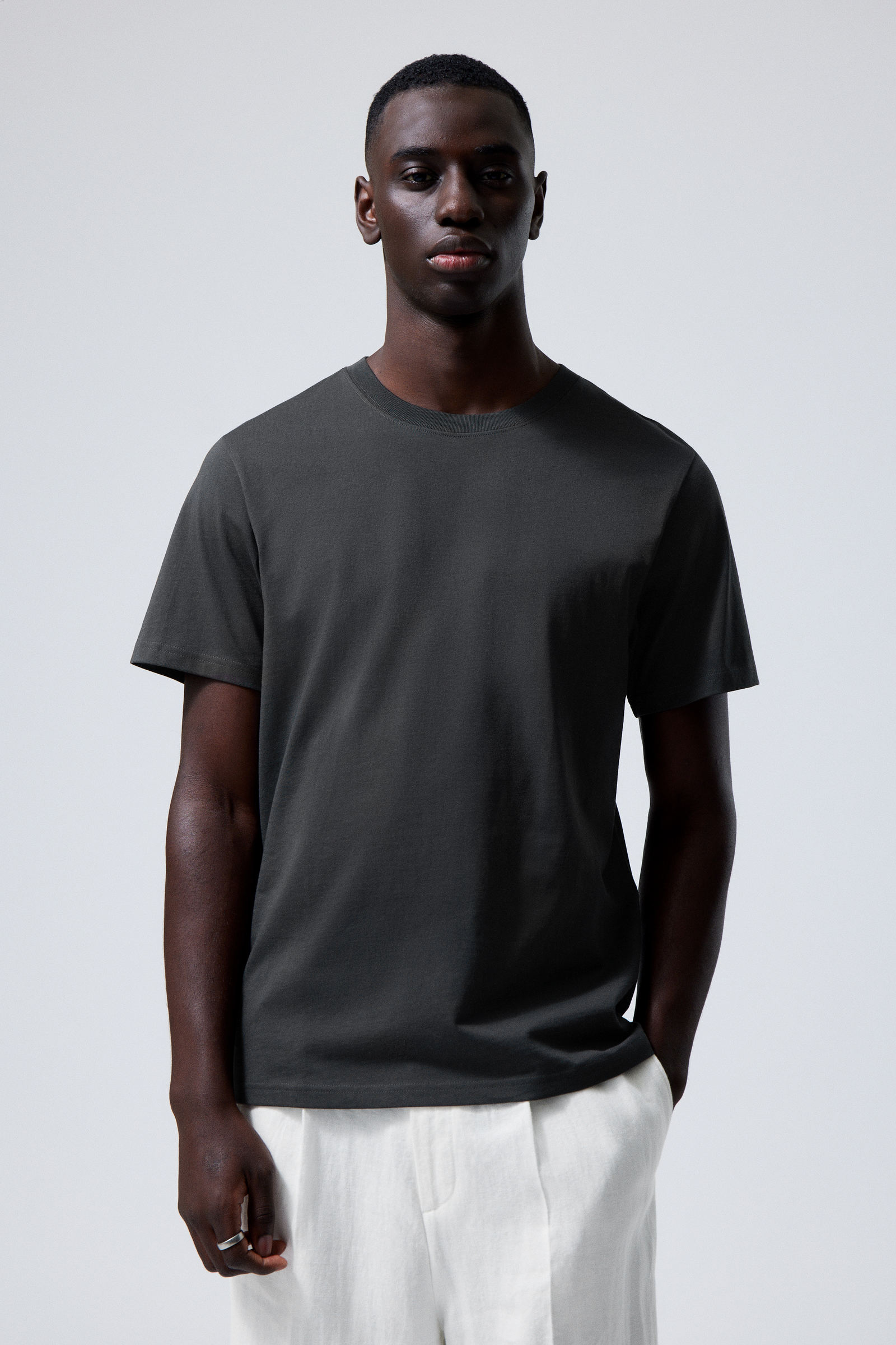 standard midweight t-shirt - Dark Grey | Weekday GB