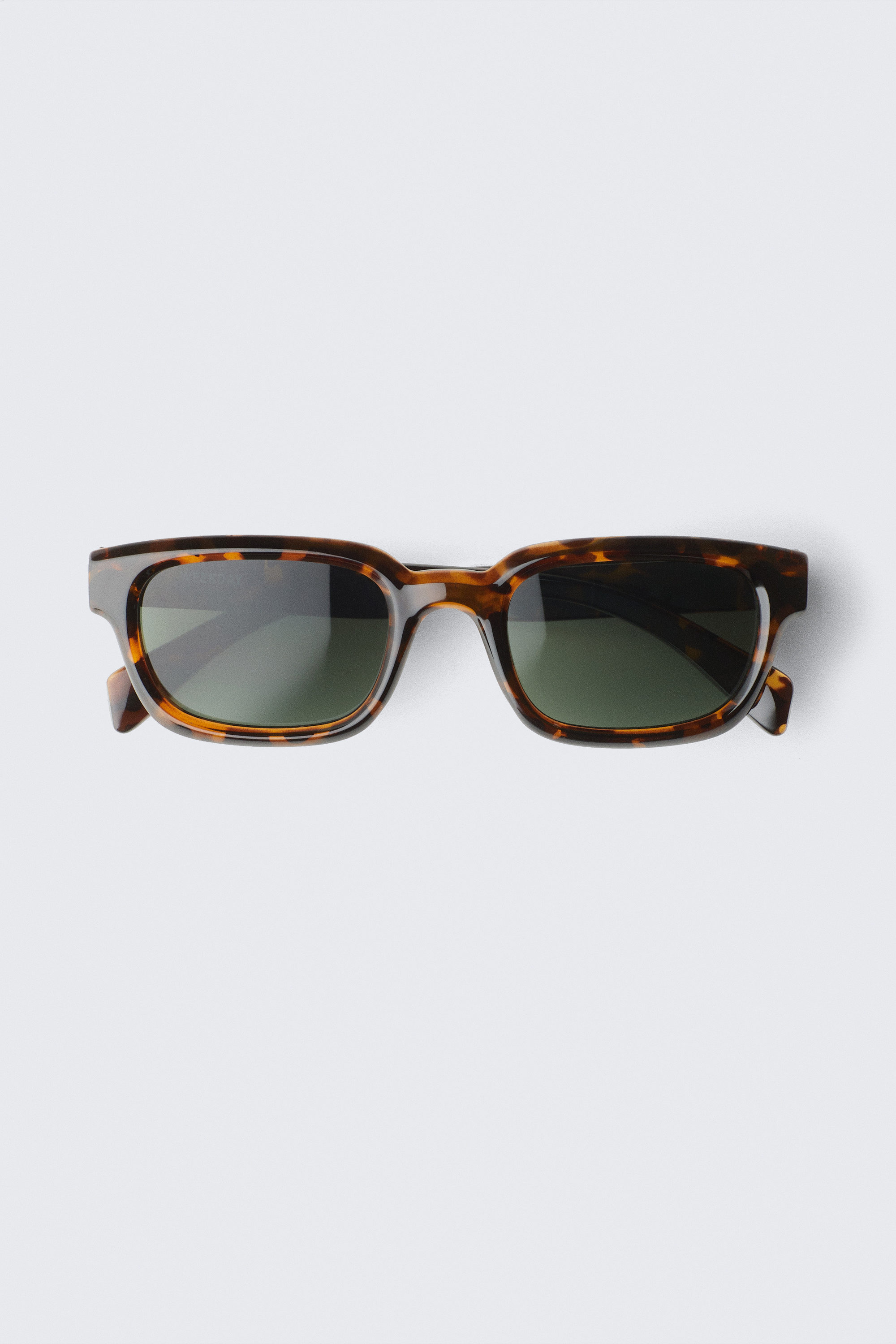【WEEKDAY】チャンキー AVIATOR サングラス WOMEN 関税送料込 WEEKDAY】チャンキー AVIATOR サングラス WOMEN 関税送料込