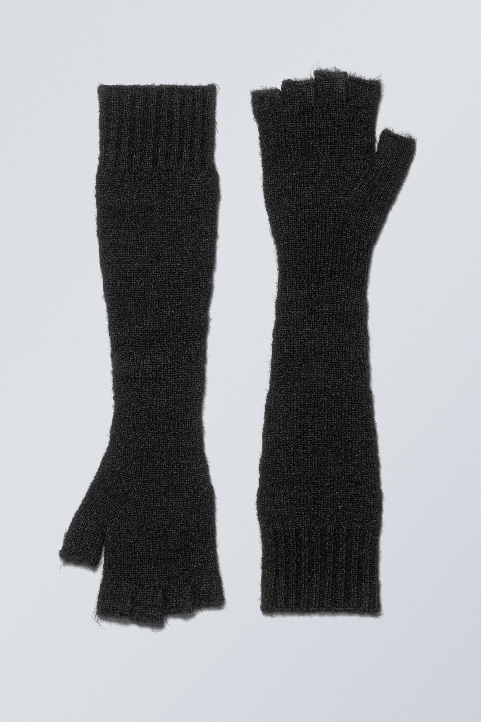 #272628 - Long Knitted Gloves